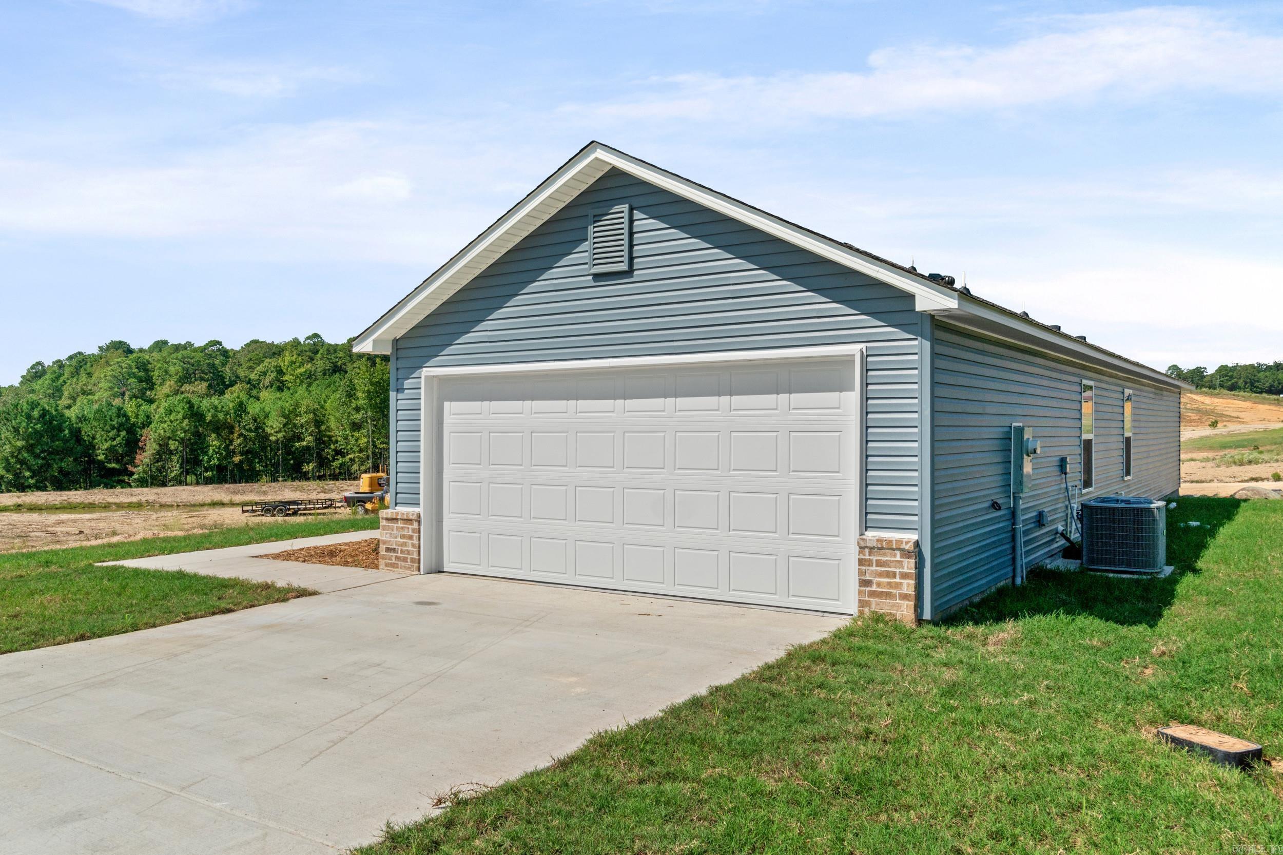 6112 Croft Avenue Property Photo 4