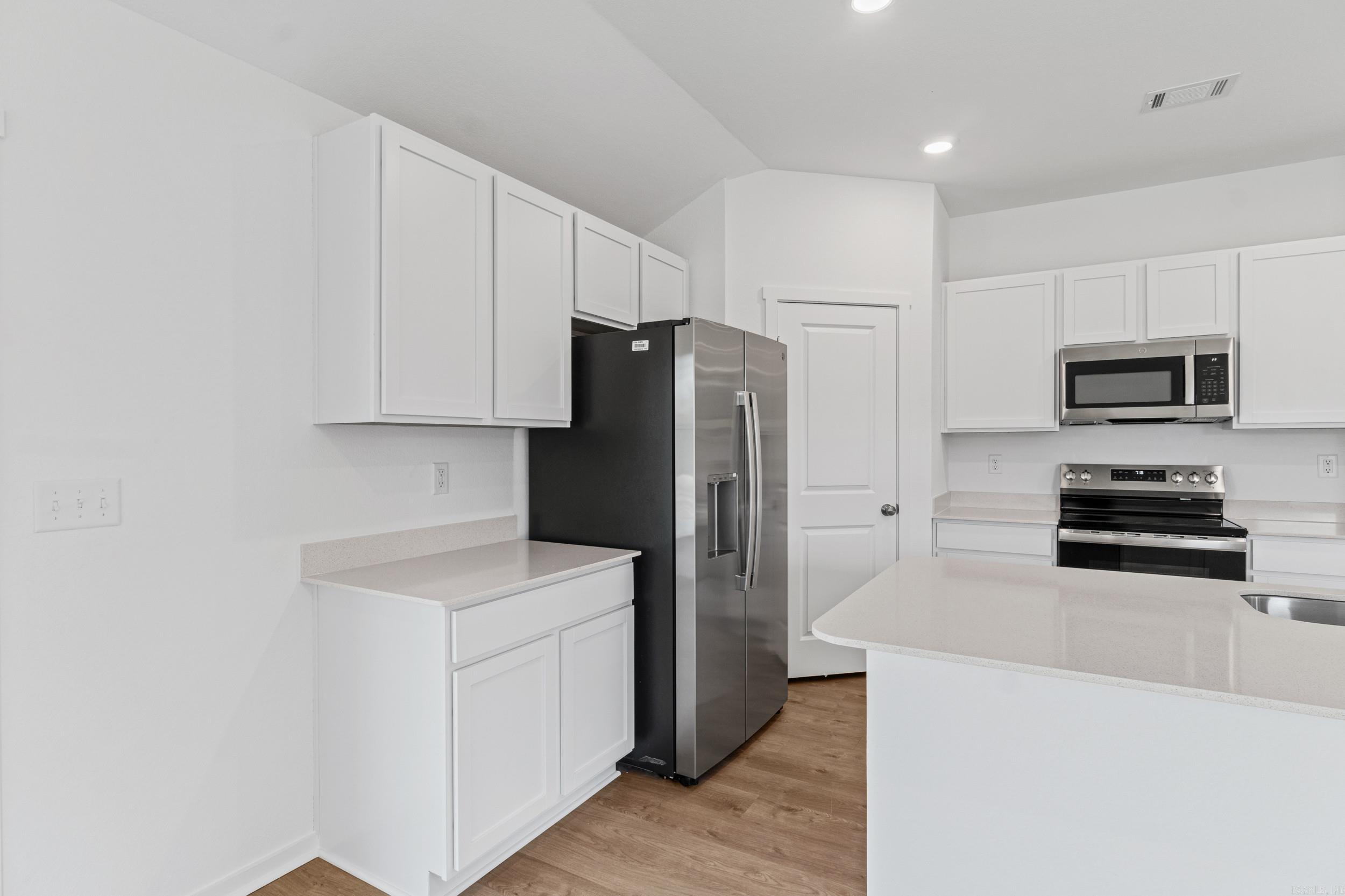 6112 Croft Avenue Property Photo 14