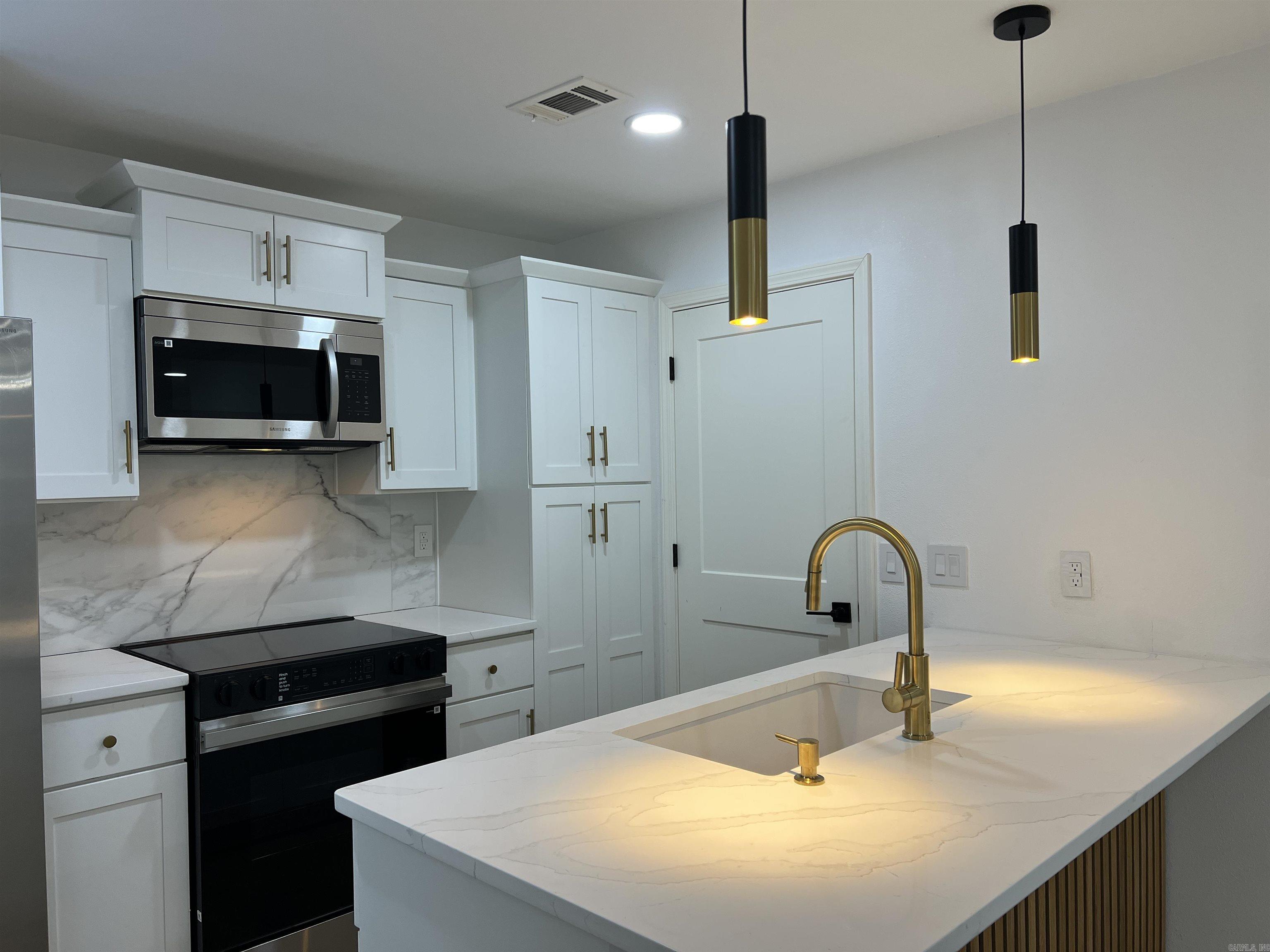 11612 Warren Road Property Photo 13