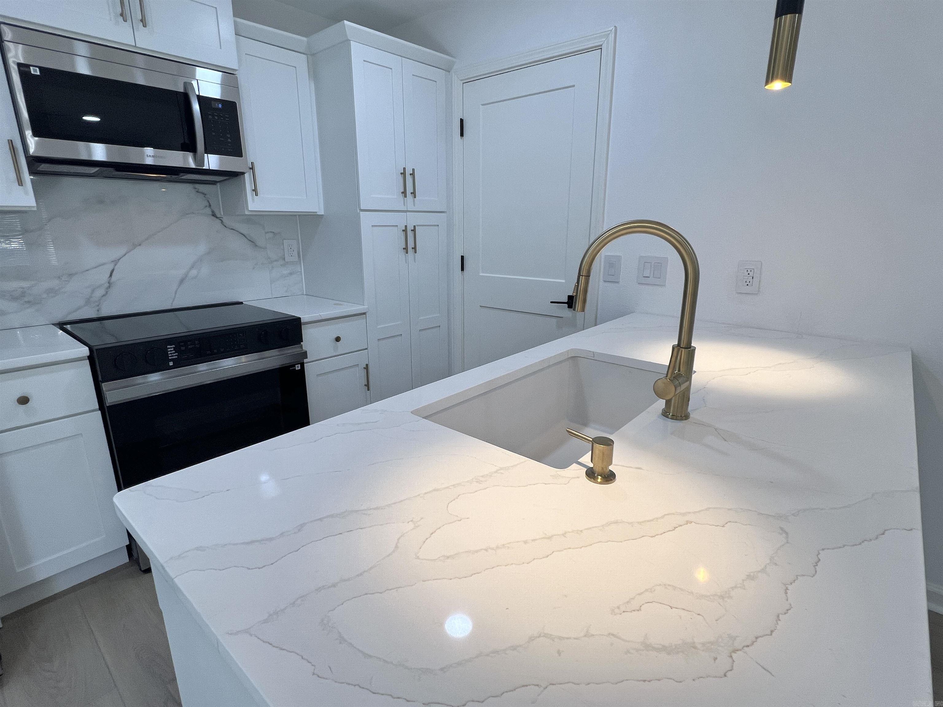 11612 Warren Road Property Photo 15