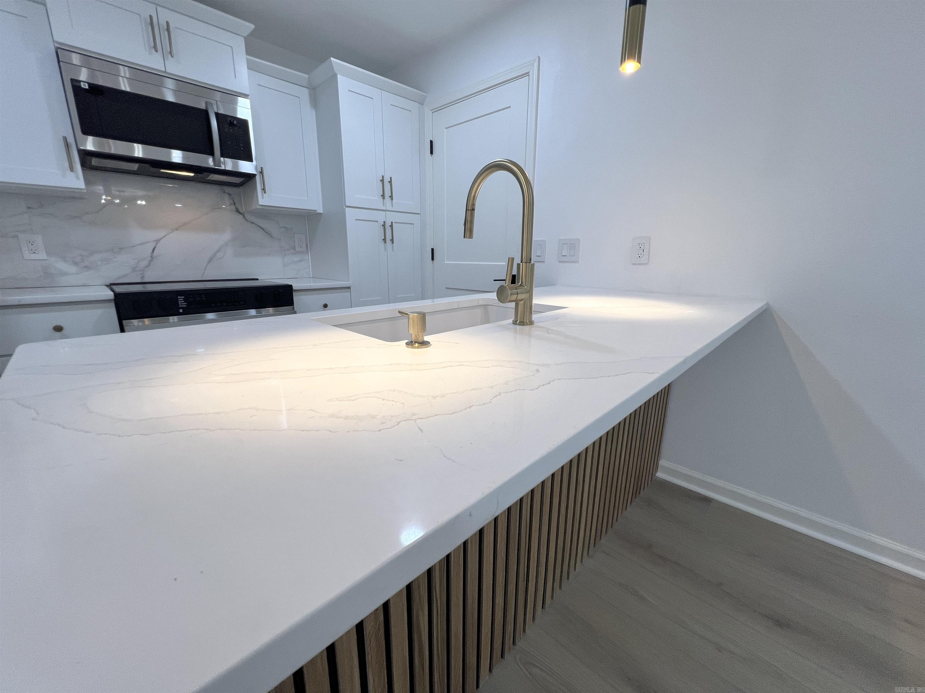 11612 Warren Road Property Photo 16