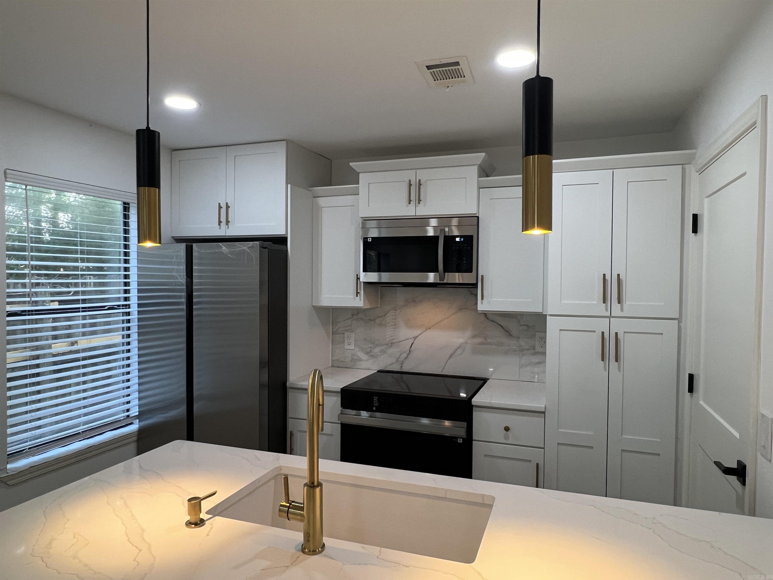 11612 Warren Road Property Photo 17