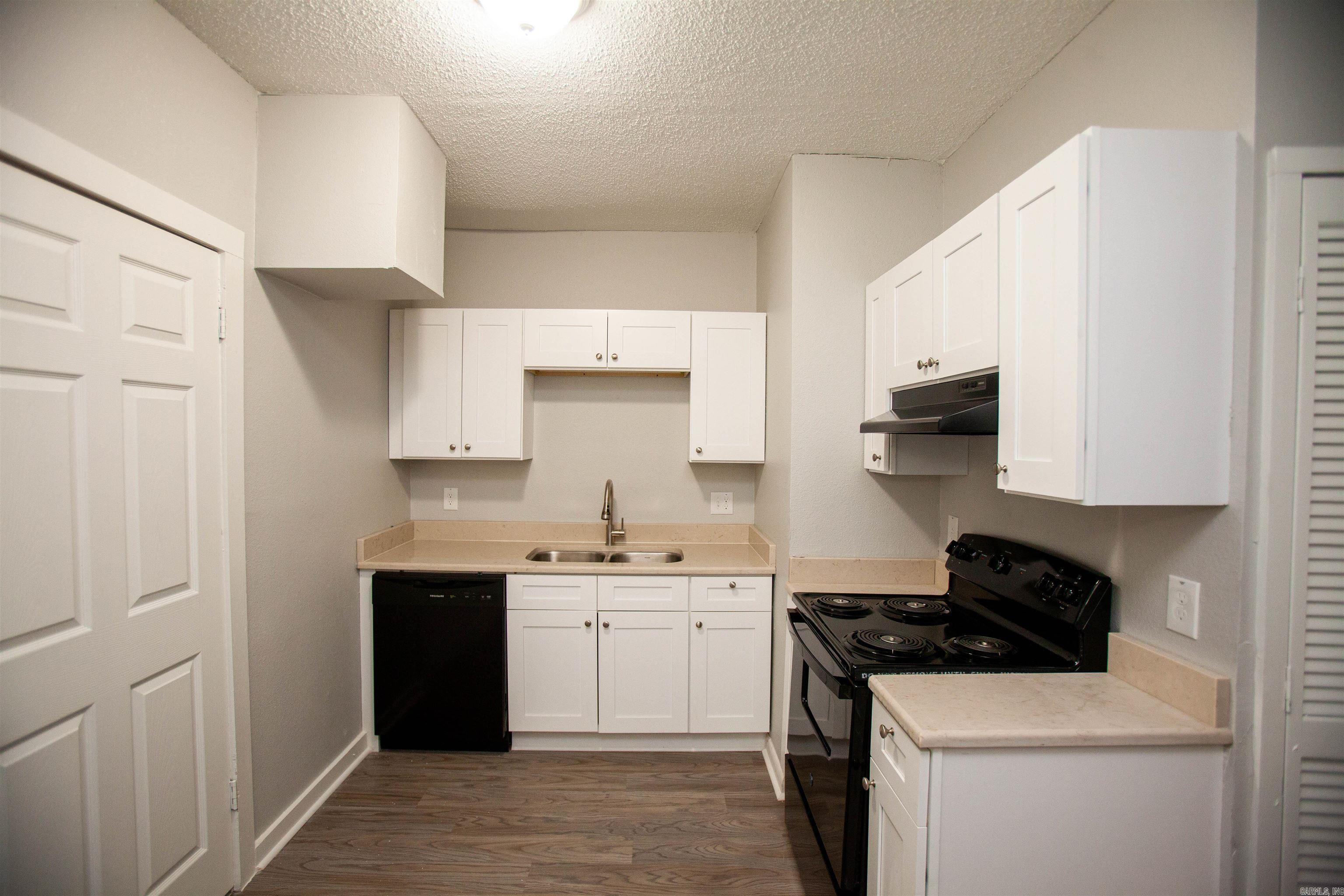 1415 S Cedar St Property Photo 5