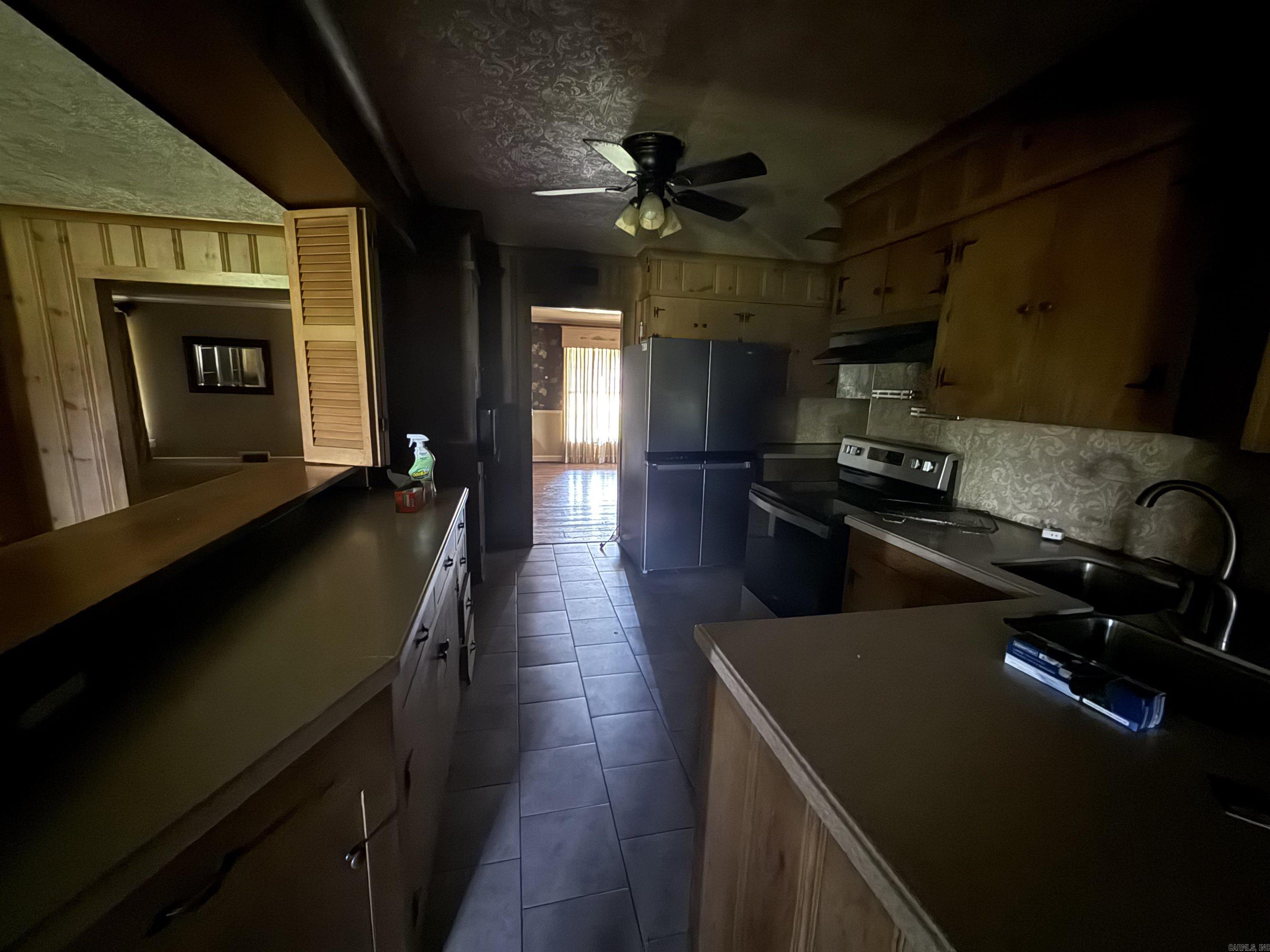 123 East Drive Property Photo 8