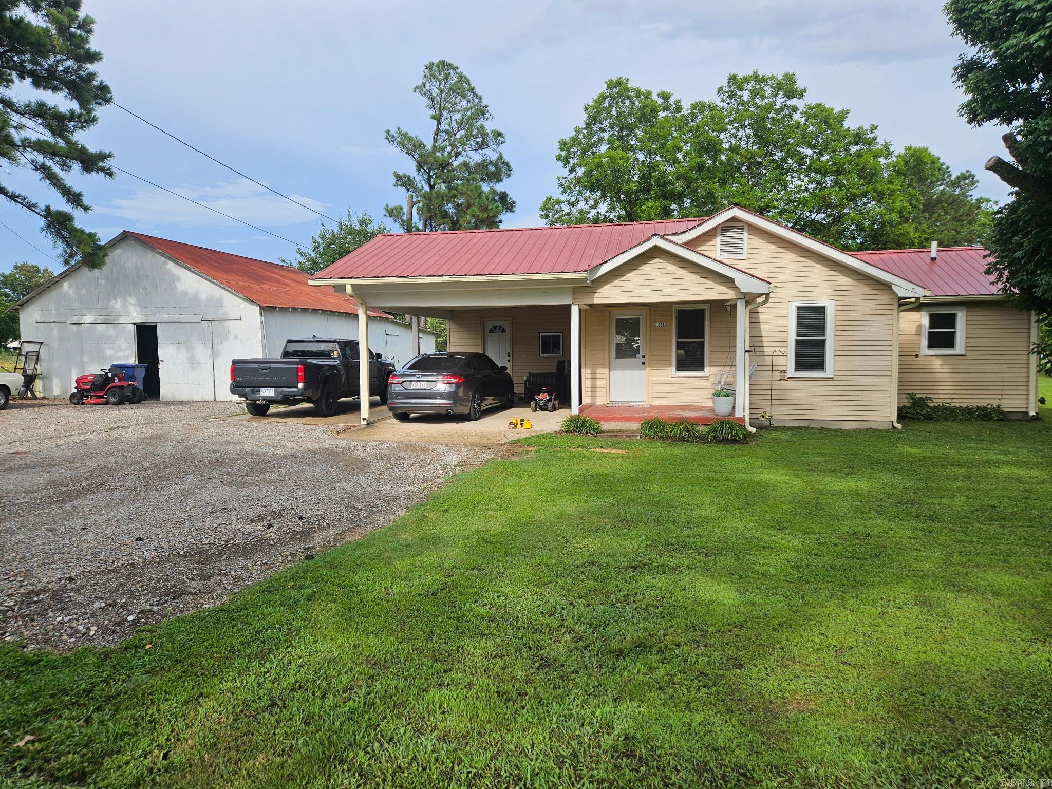 1205 S Dodd Street Property Photo 1