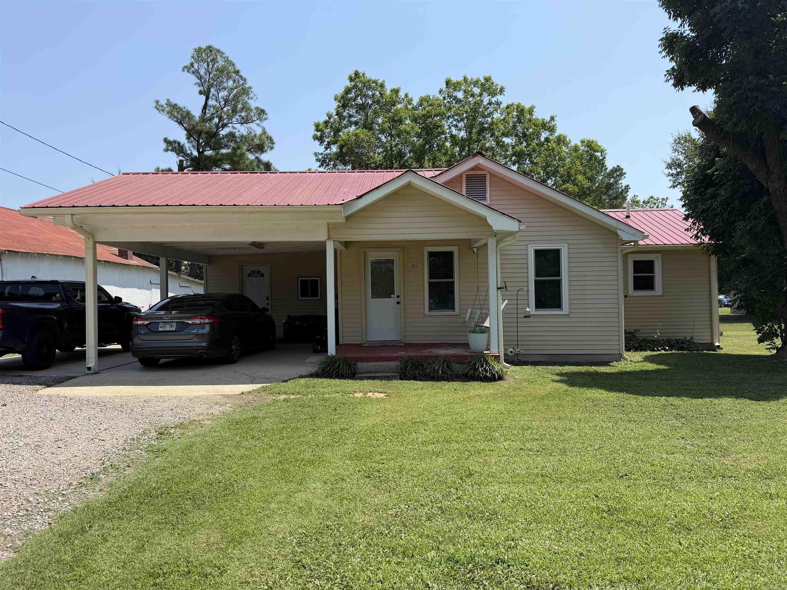 1205 S Dodd Street Property Photo 3