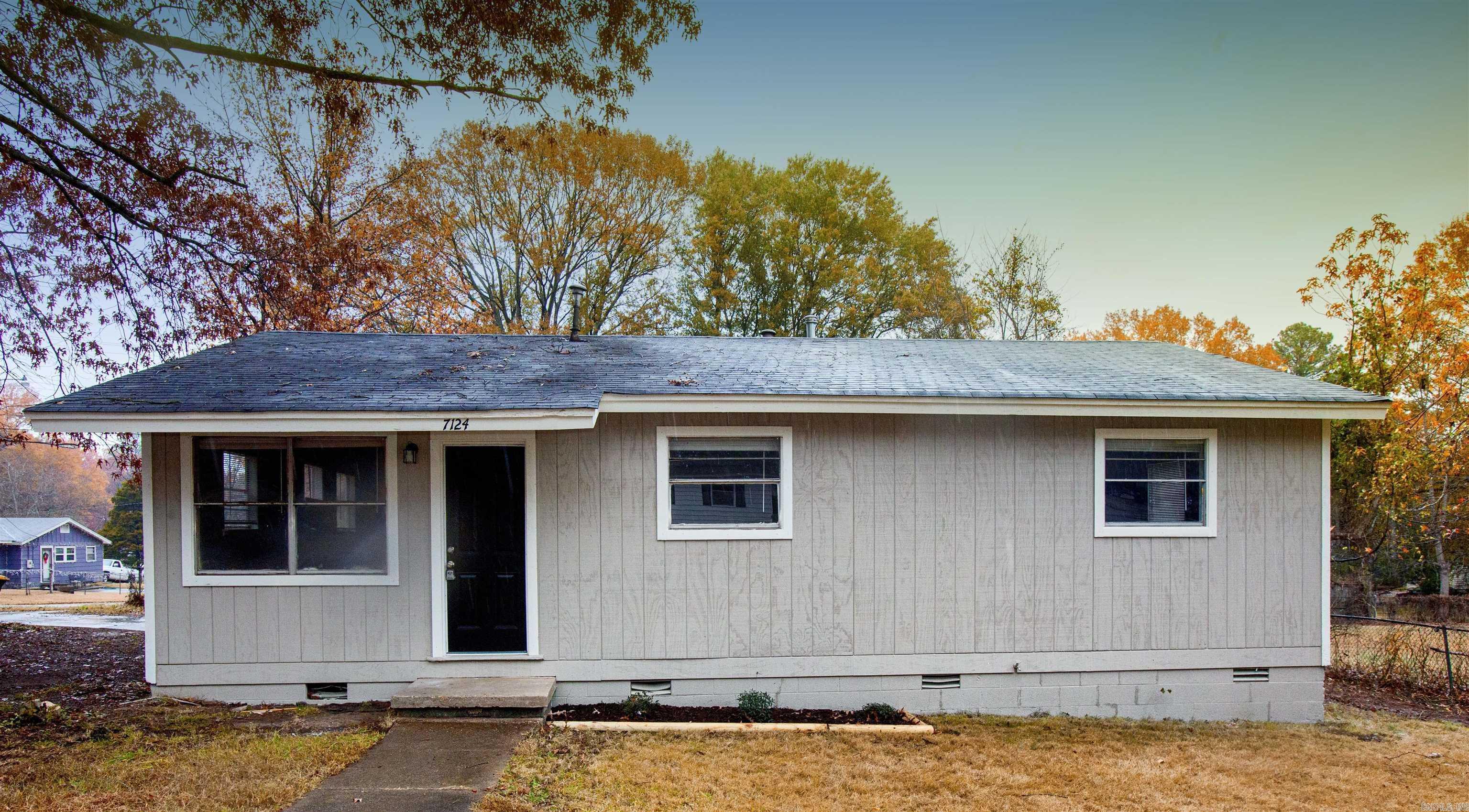 7124 Twin Oaks Rd Property Photo 1