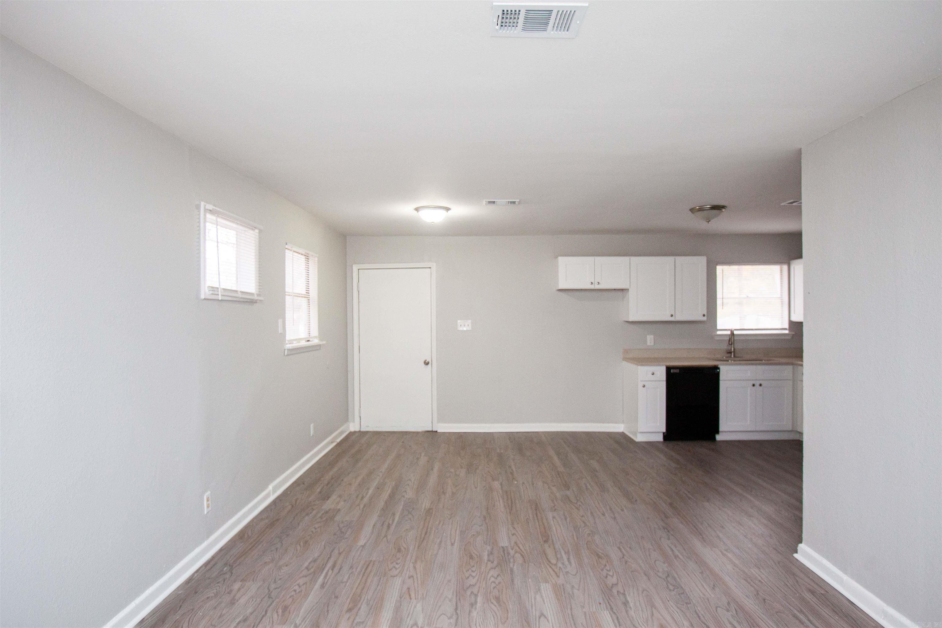 7124 Twin Oaks Rd Property Photo 2