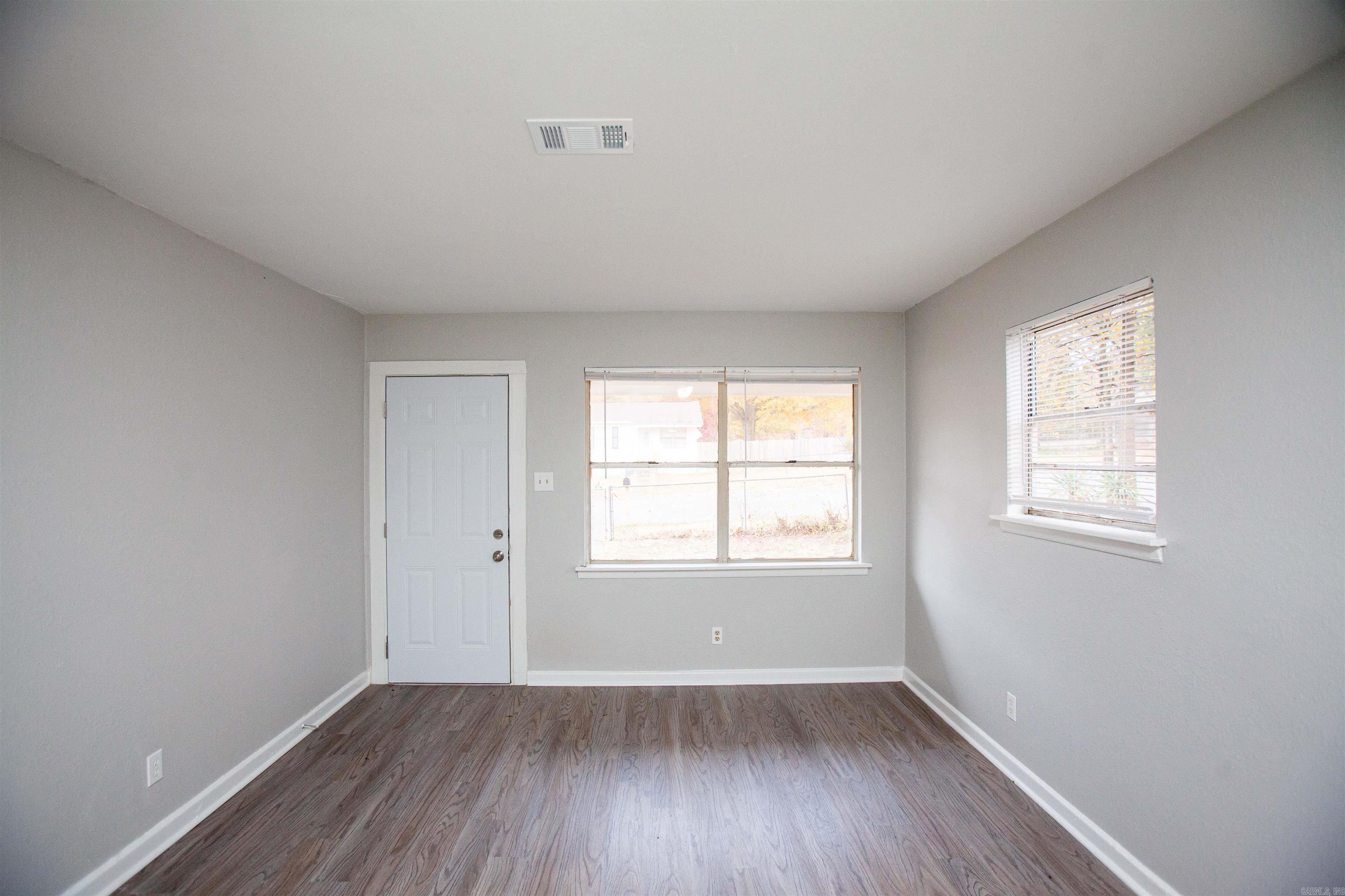 7124 Twin Oaks Rd Property Photo 3