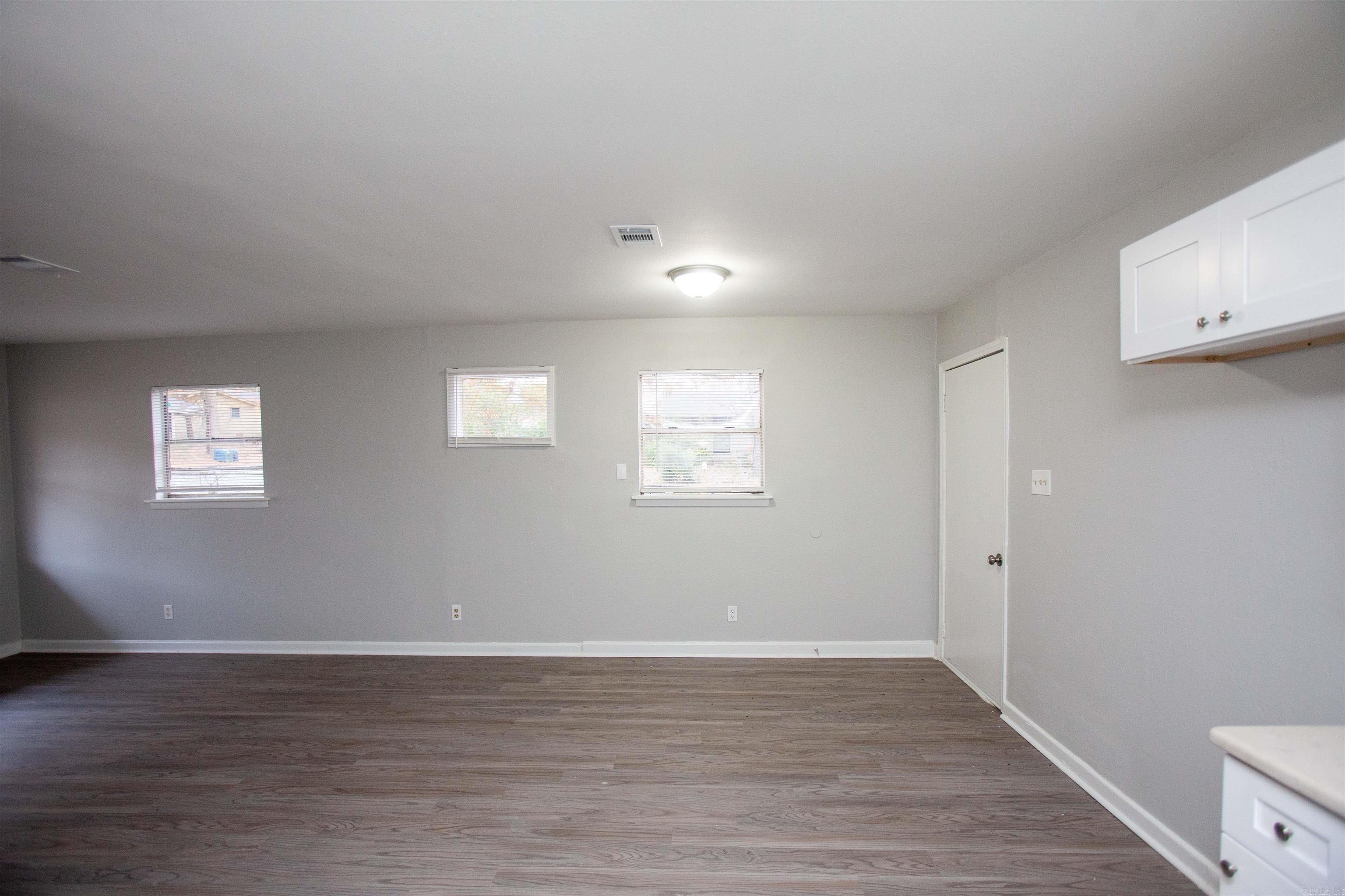 7124 Twin Oaks Rd Property Photo 4
