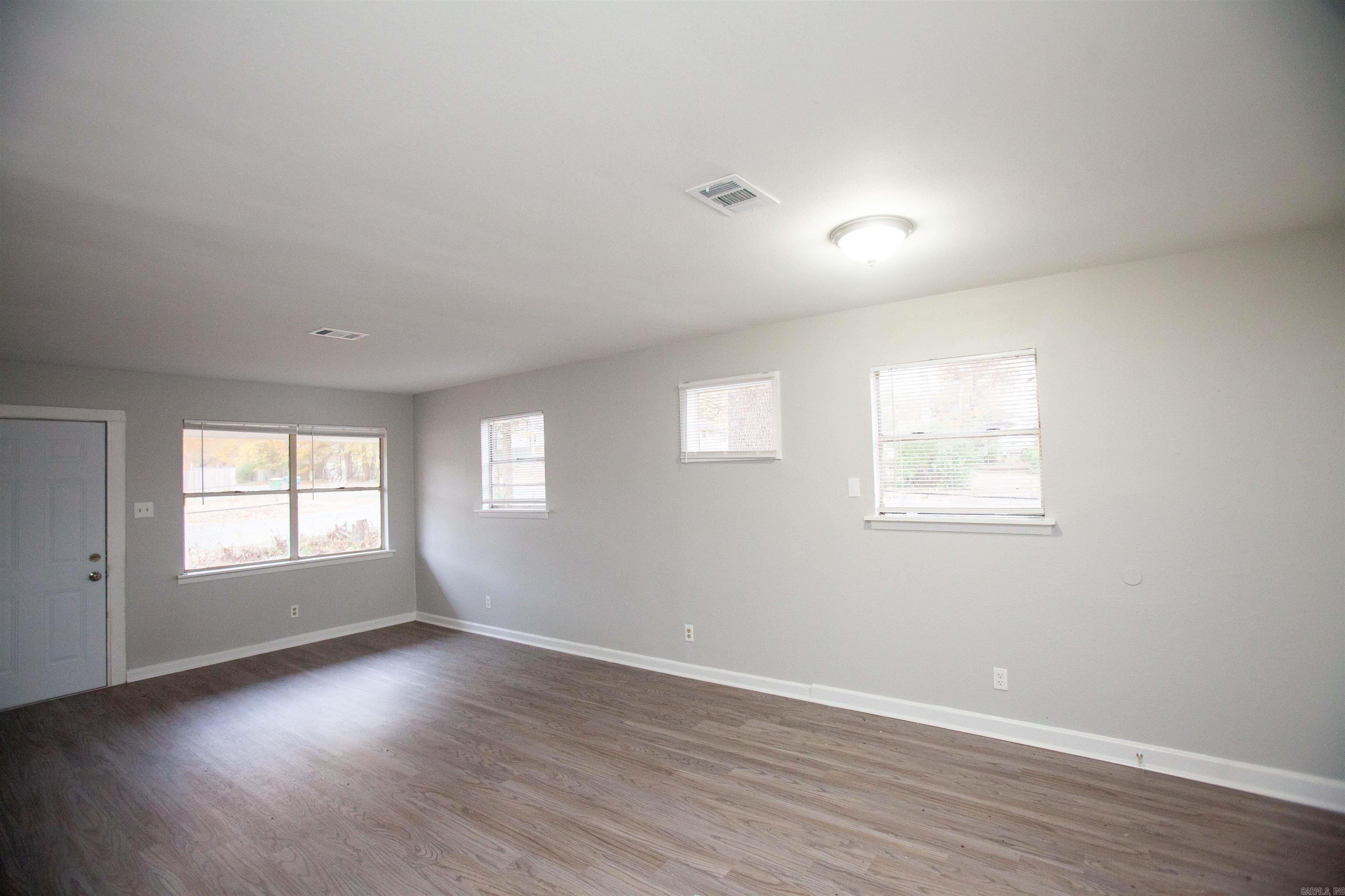 7124 Twin Oaks Rd Property Photo 7