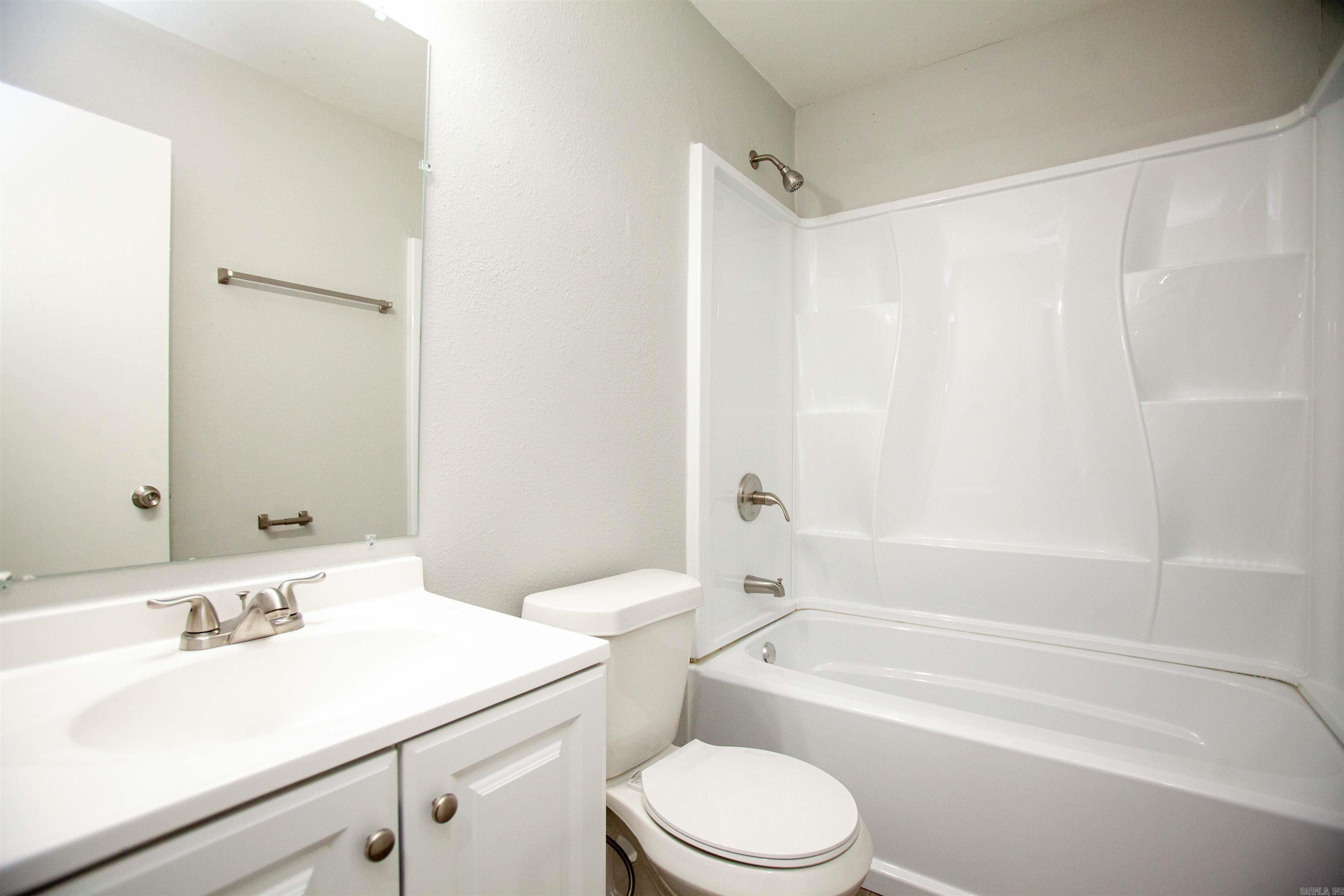 7124 Twin Oaks Rd Property Photo 8