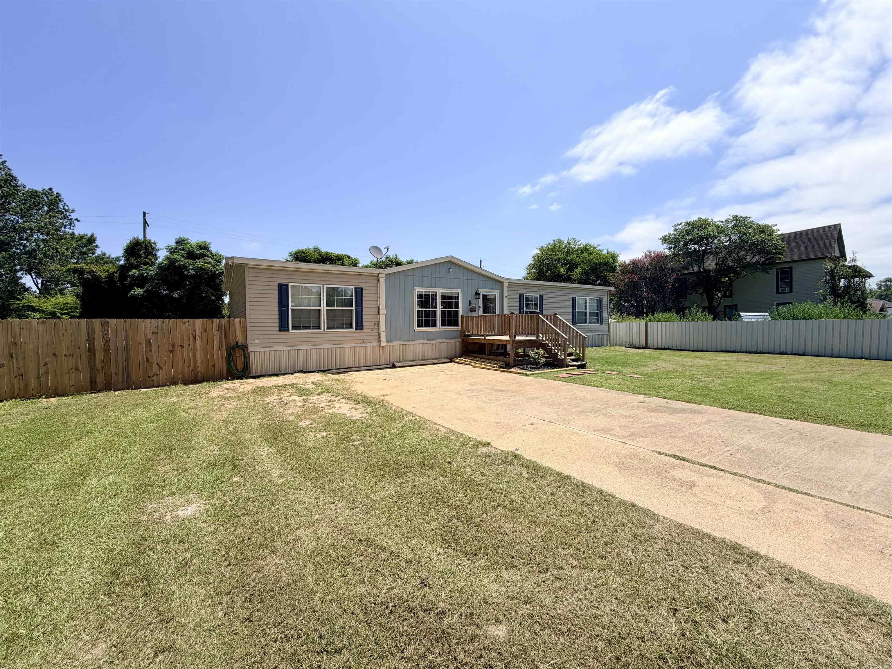 560 N 2nd Street Property Photo 3