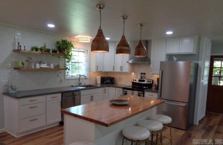 15808 Chicot Road Property Photo 3