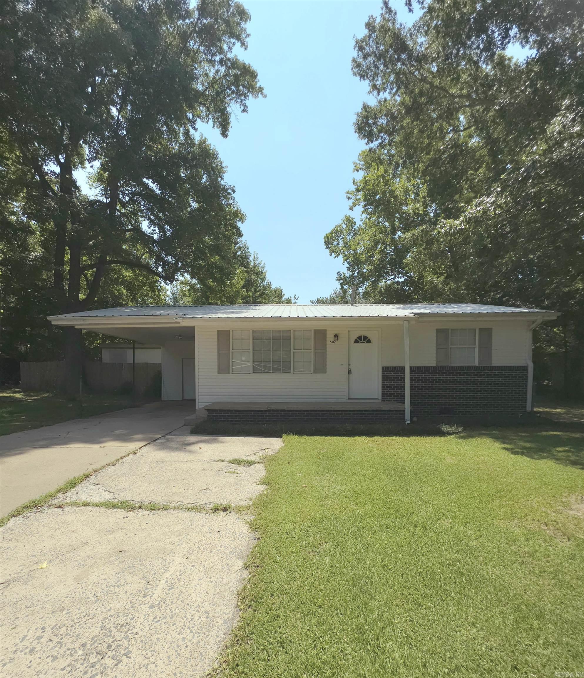 507 S Jackson St Property Photo 1