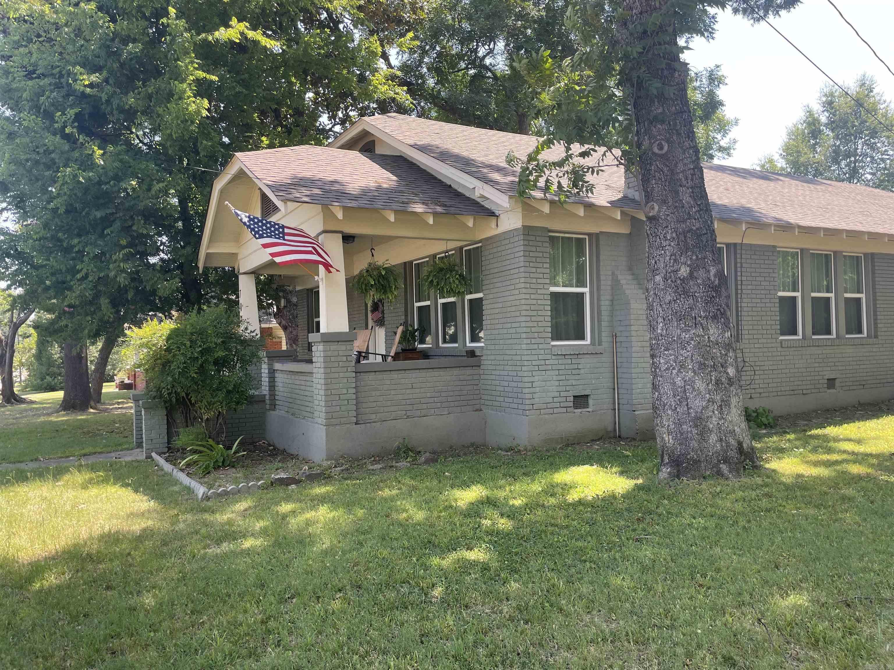 703 N Oak Property Photo 5