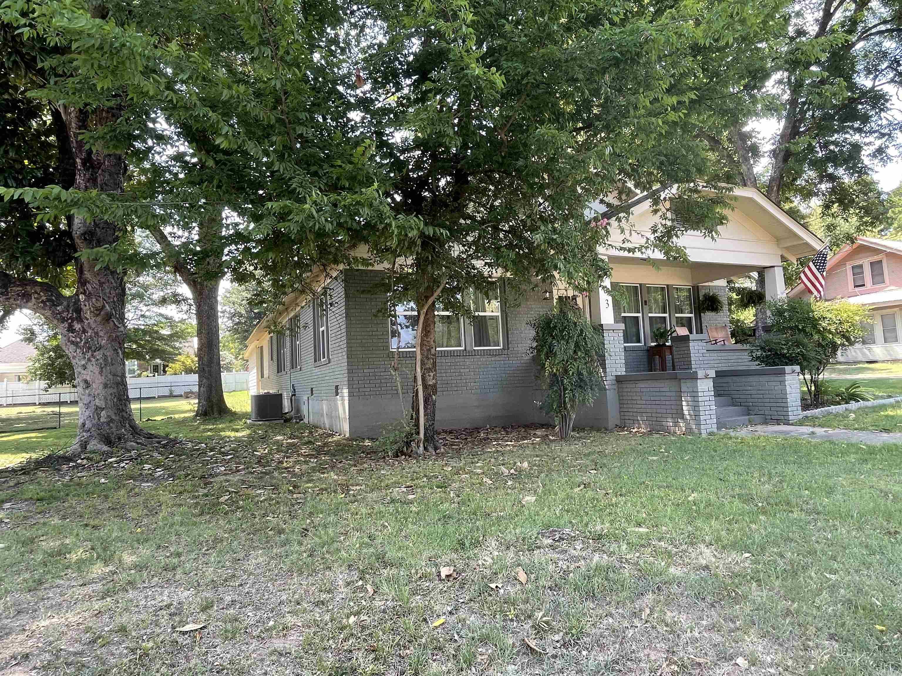 703 N Oak Property Photo 8