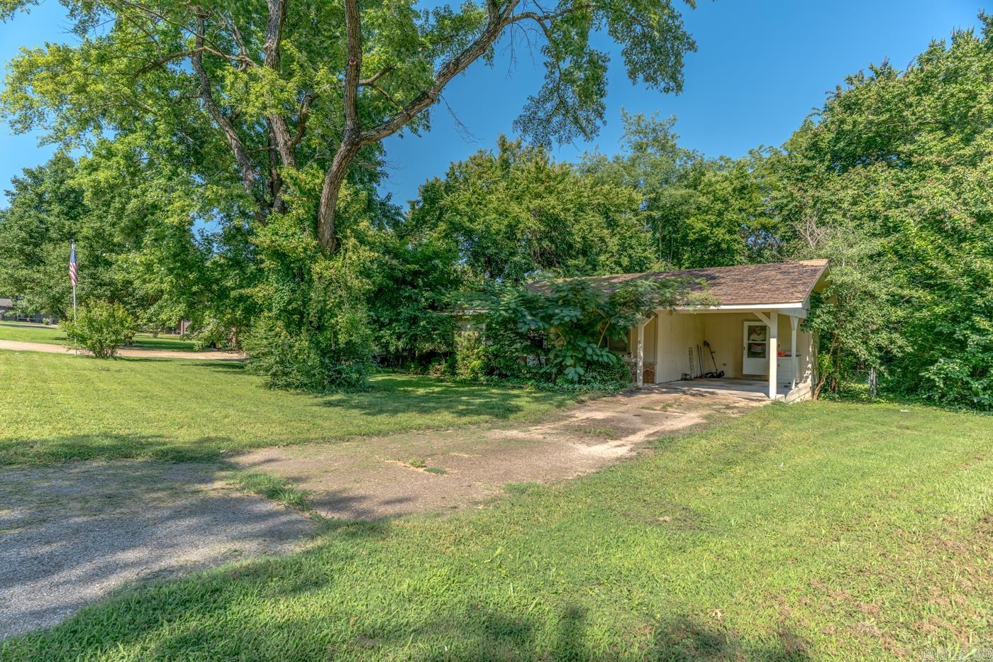 1135 Meadowcrest Drive Property Photo 1
