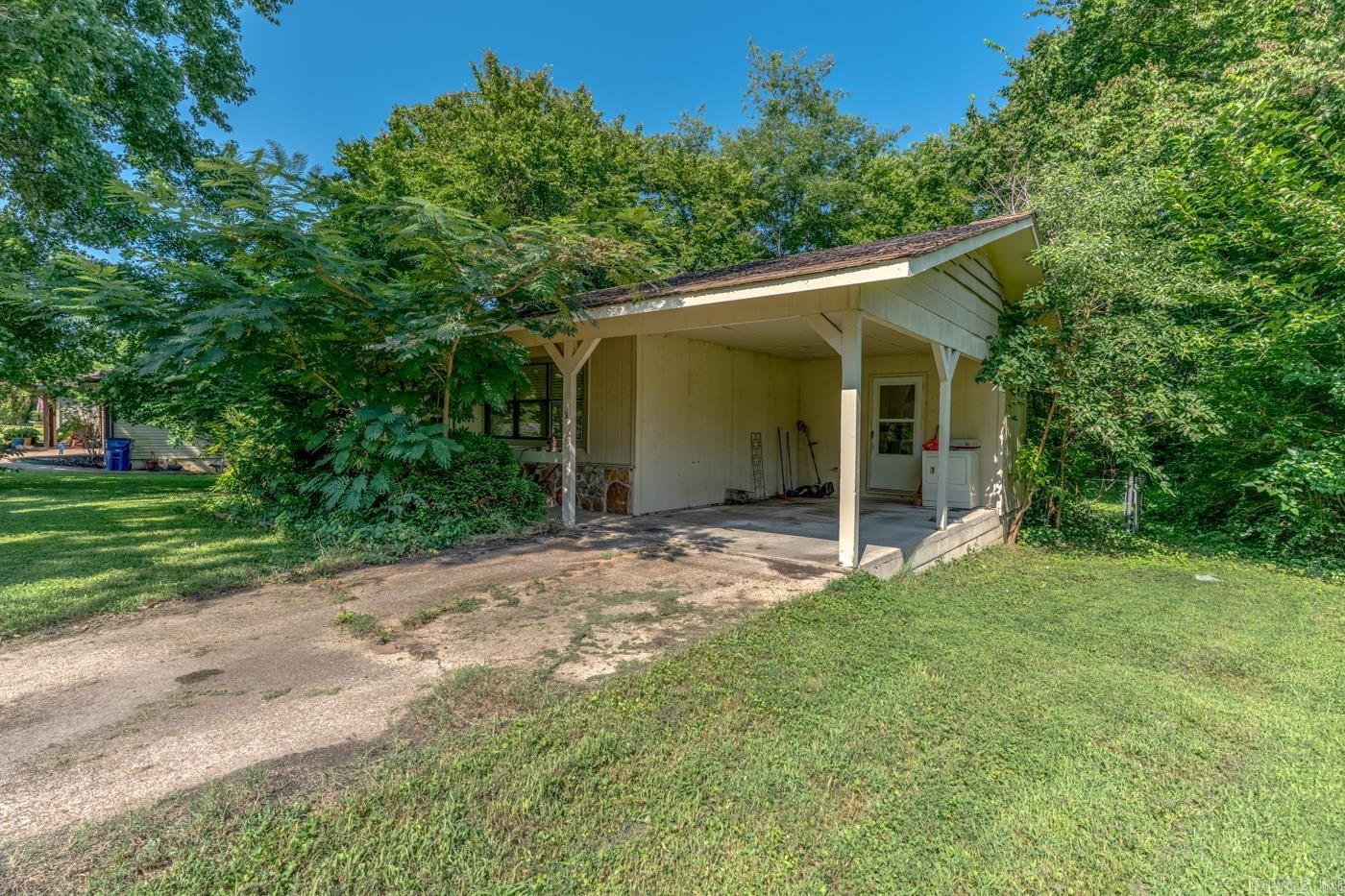 1135 Meadowcrest Drive Property Photo 3