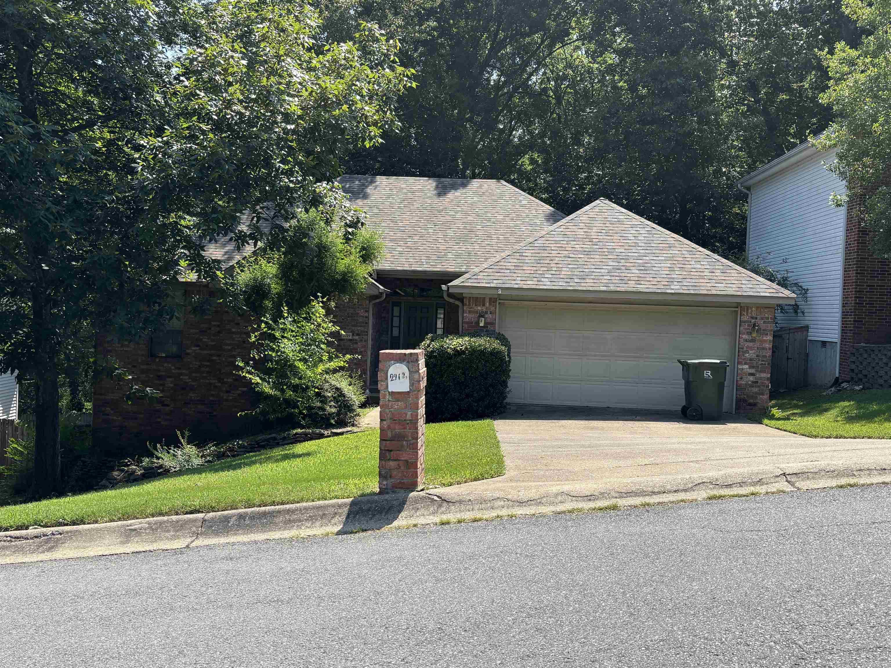 2719 Creekside Dr Property Photo 1
