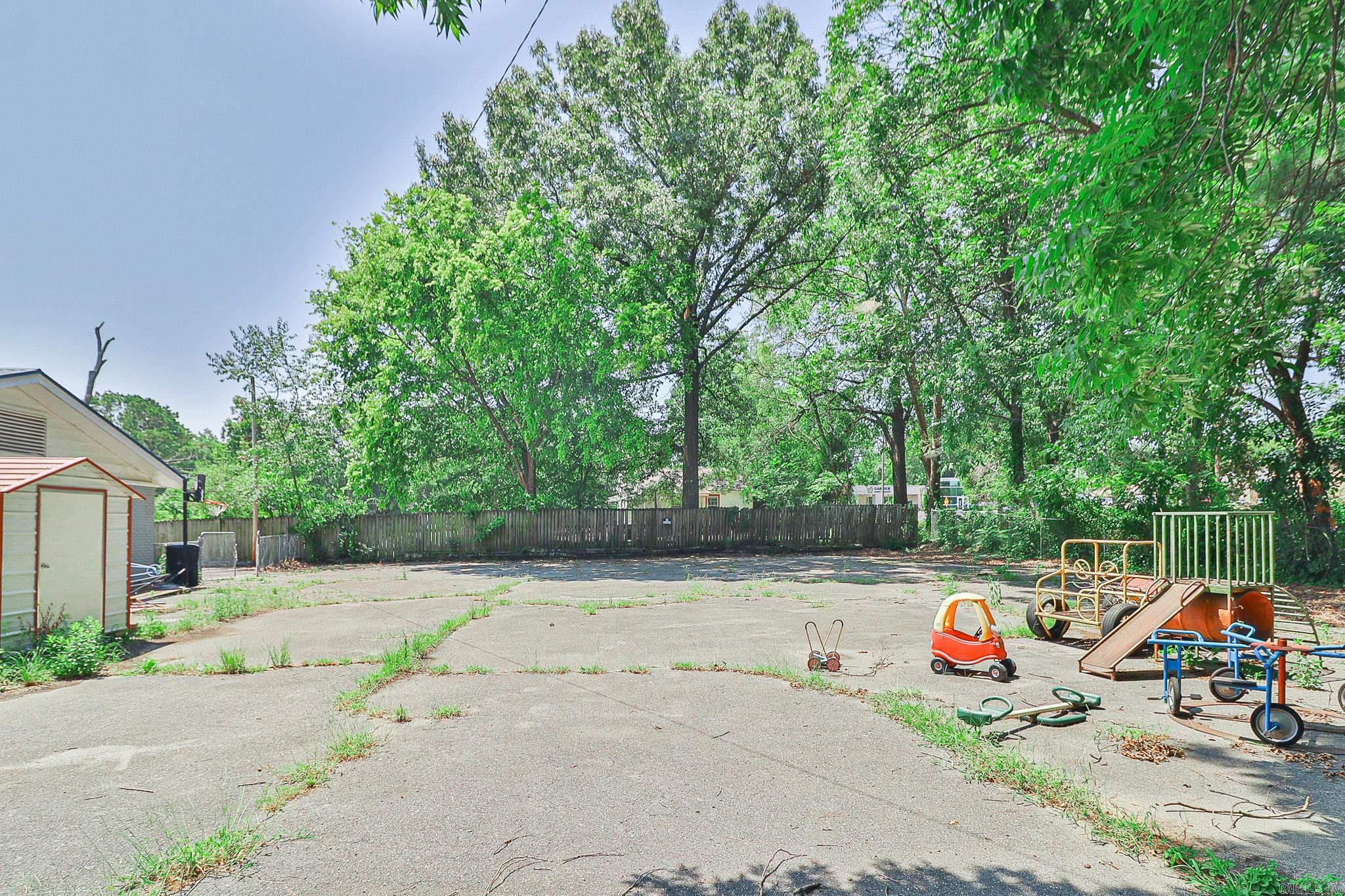906 E Matthews Avenue Property Photo 38