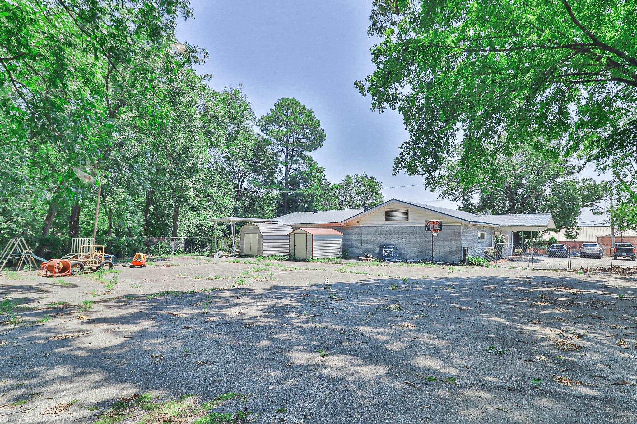 906 E Matthews Avenue Property Photo 41