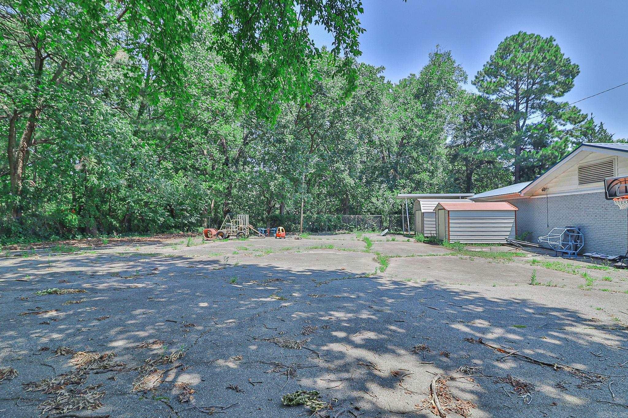 906 E Matthews Avenue Property Photo 42