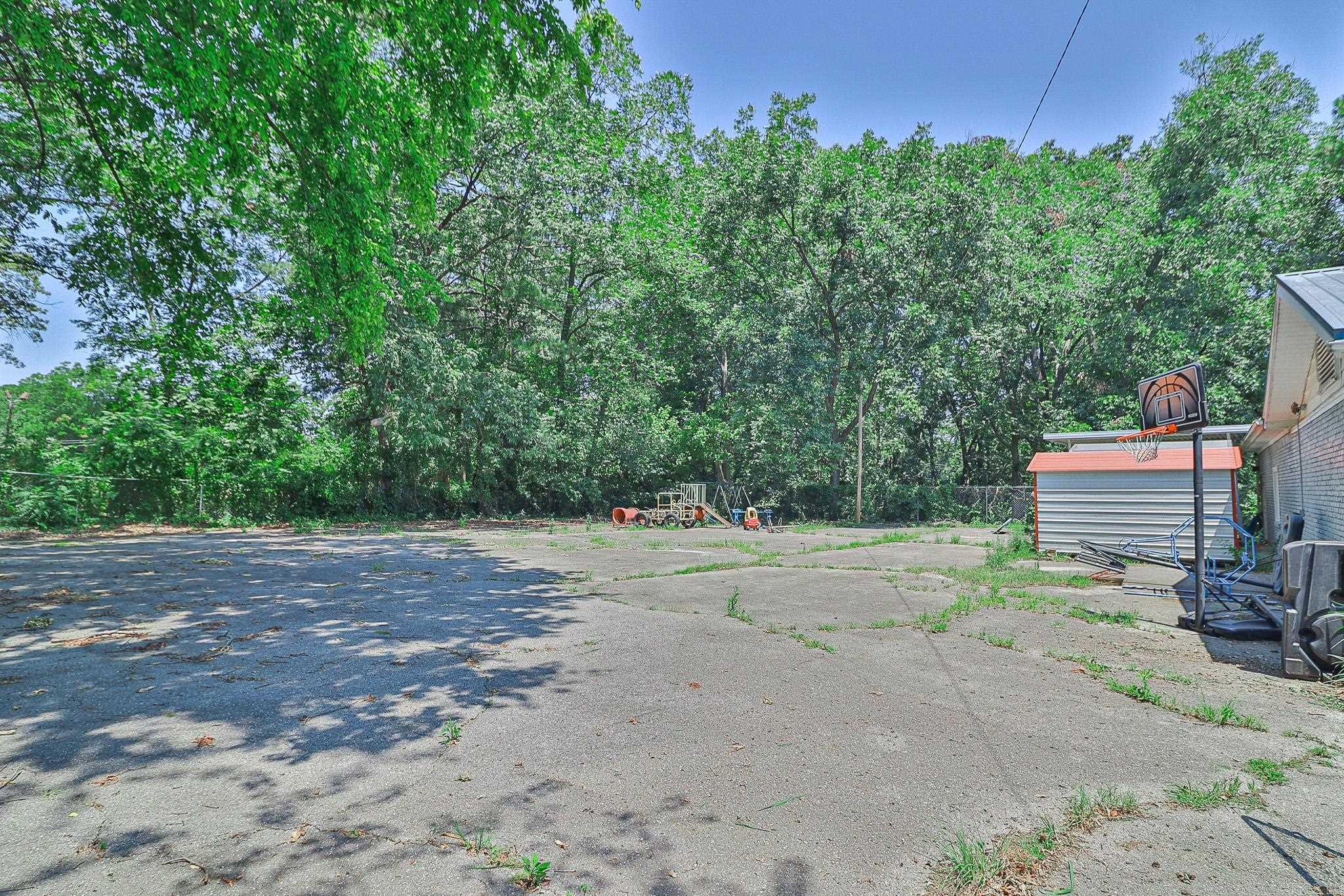 906 E Matthews Avenue Property Photo 43