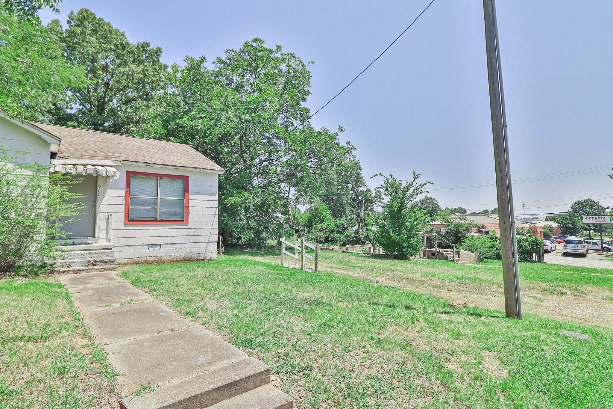 906 E Matthews Avenue Property Photo 47