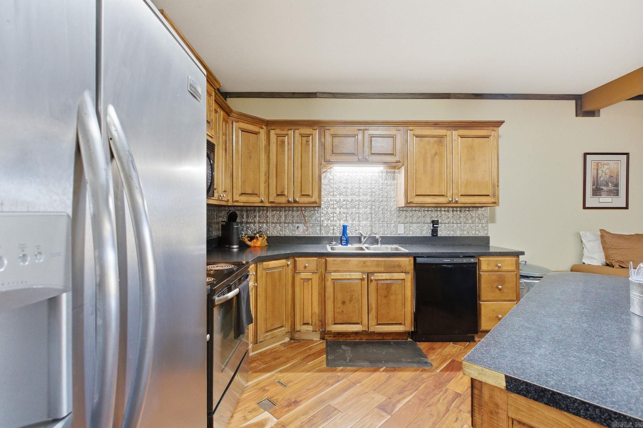 1003 Wildwood Cove Property Photo 8