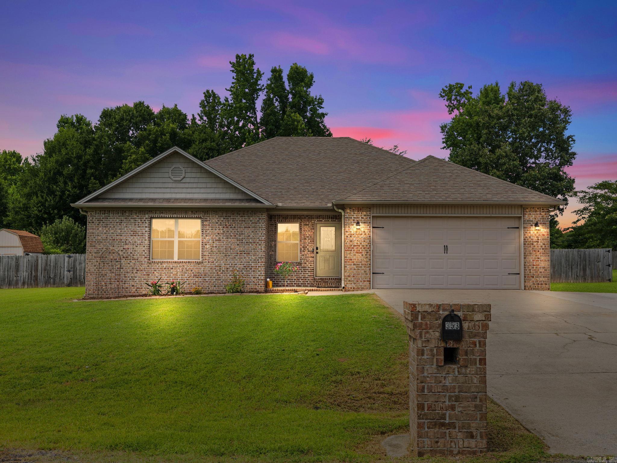 353 Cinel Loop Property Photo 2