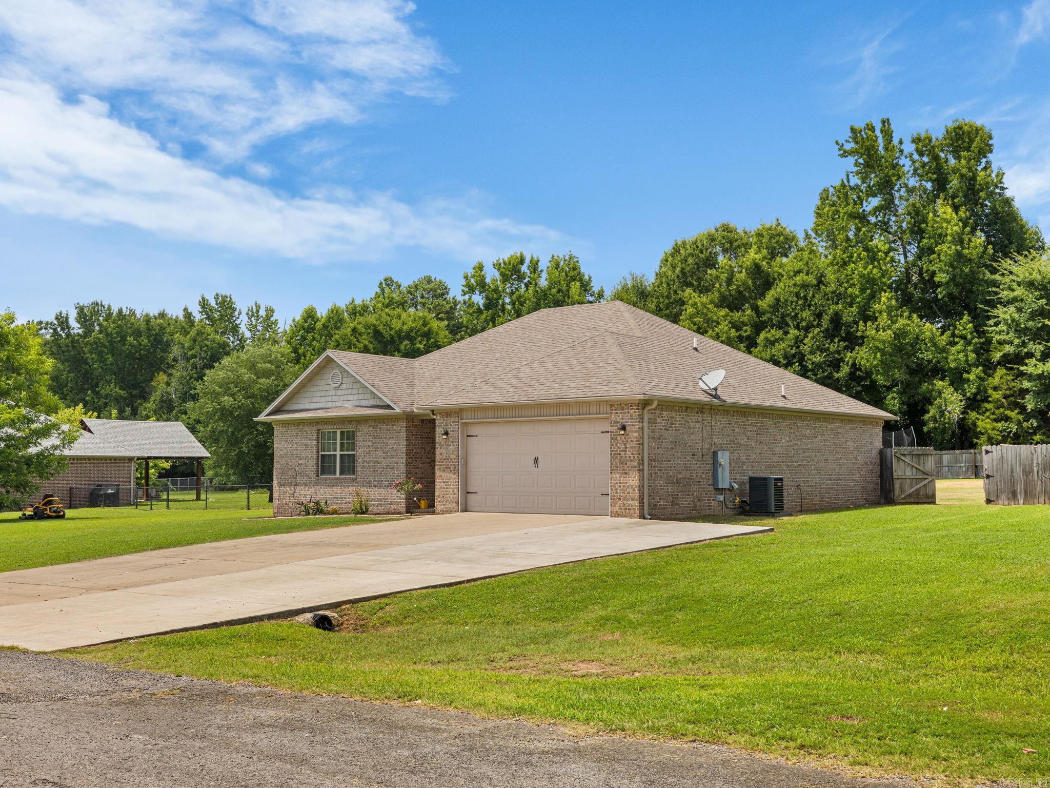 353 Cinel Loop Property Photo 4