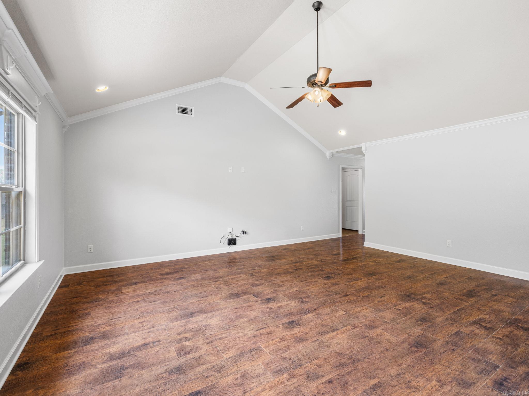 353 Cinel Loop Property Photo 9