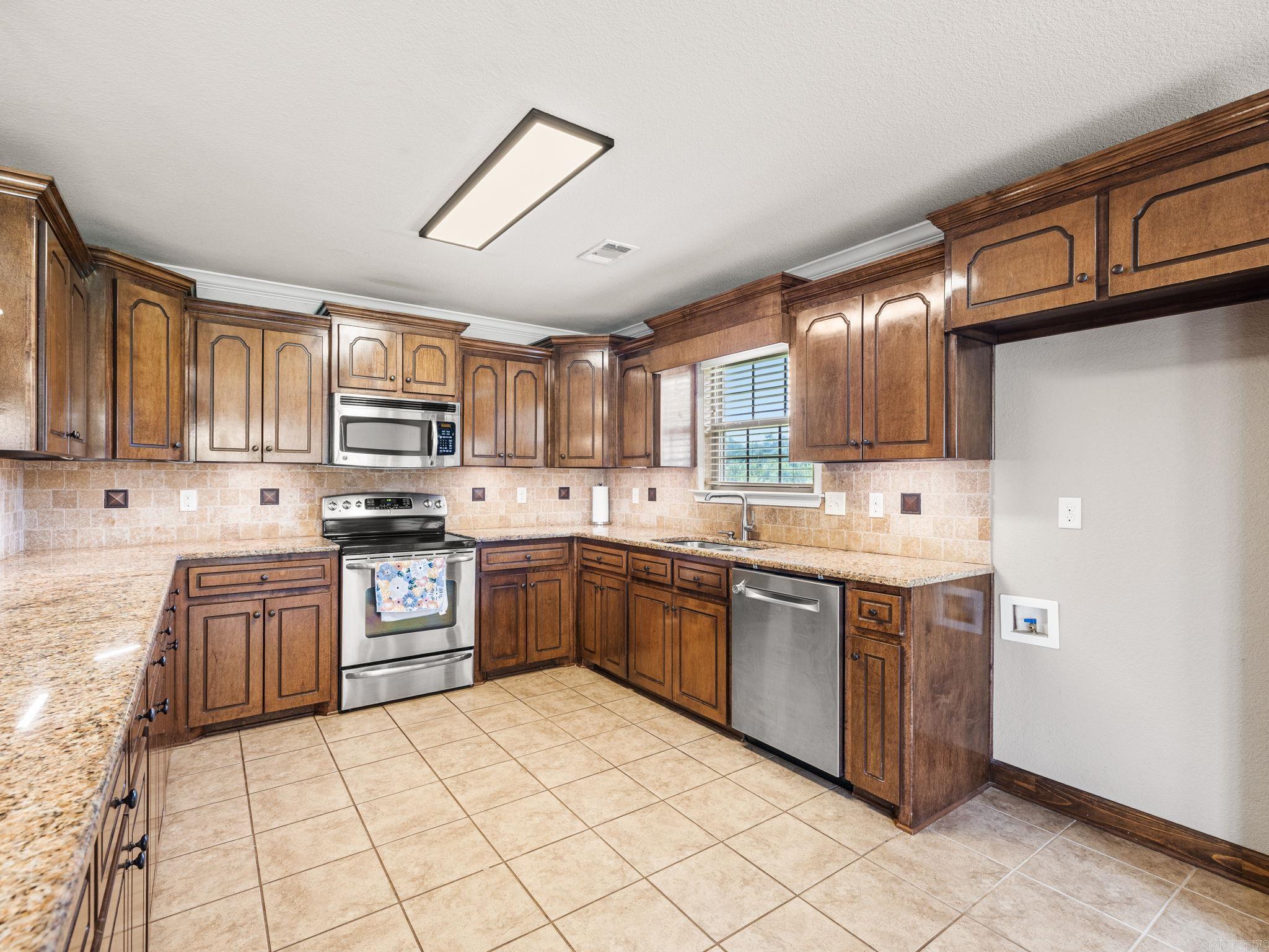 353 Cinel Loop Property Photo 12