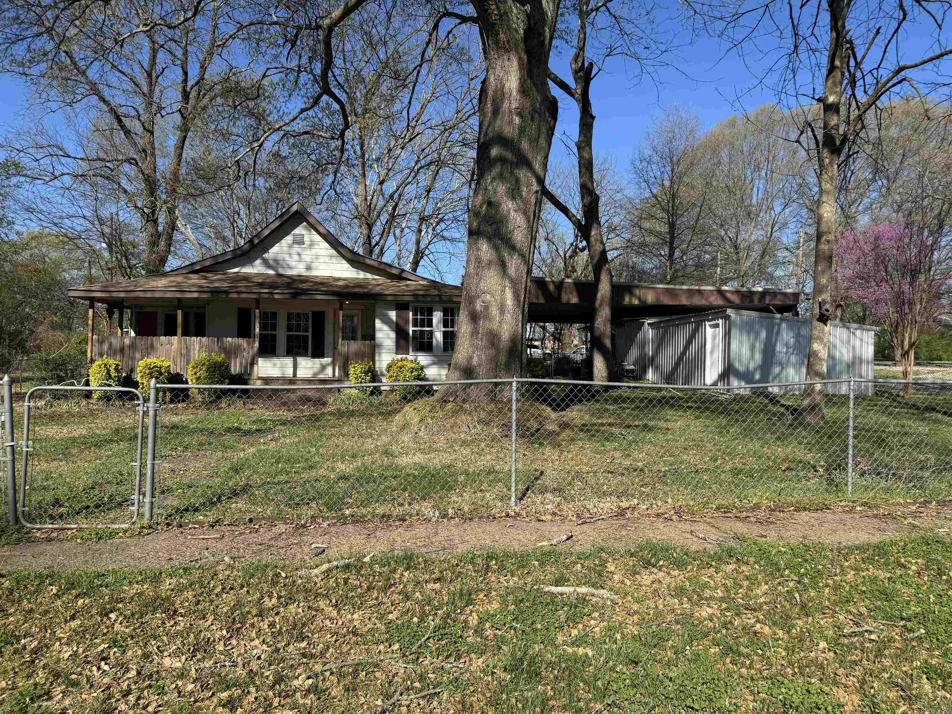 405 N Elm Street Property Photo 2
