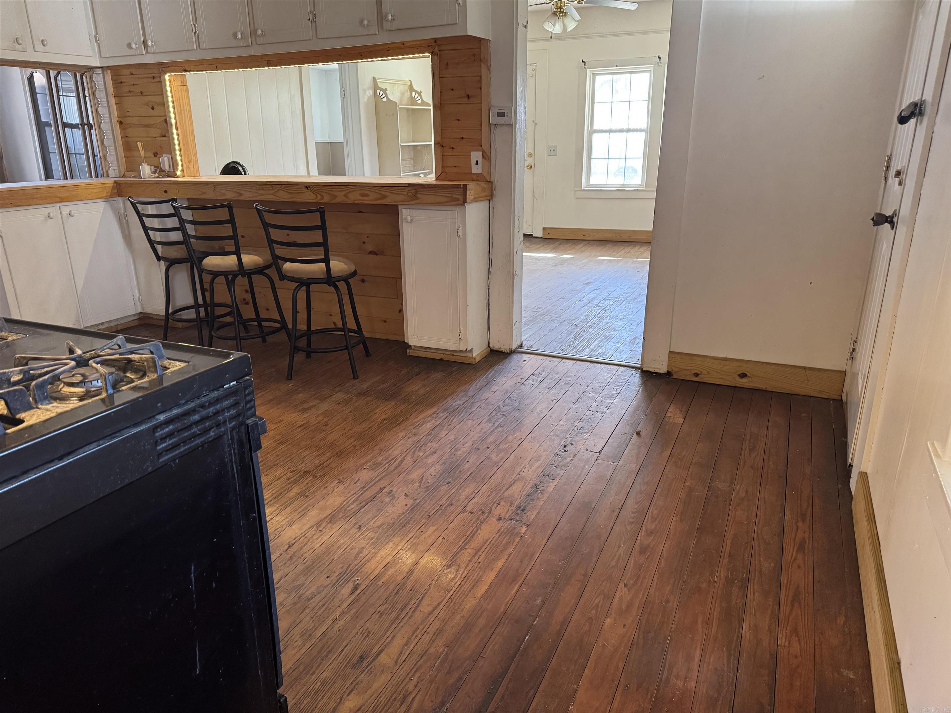 405 N Elm Street Property Photo 6