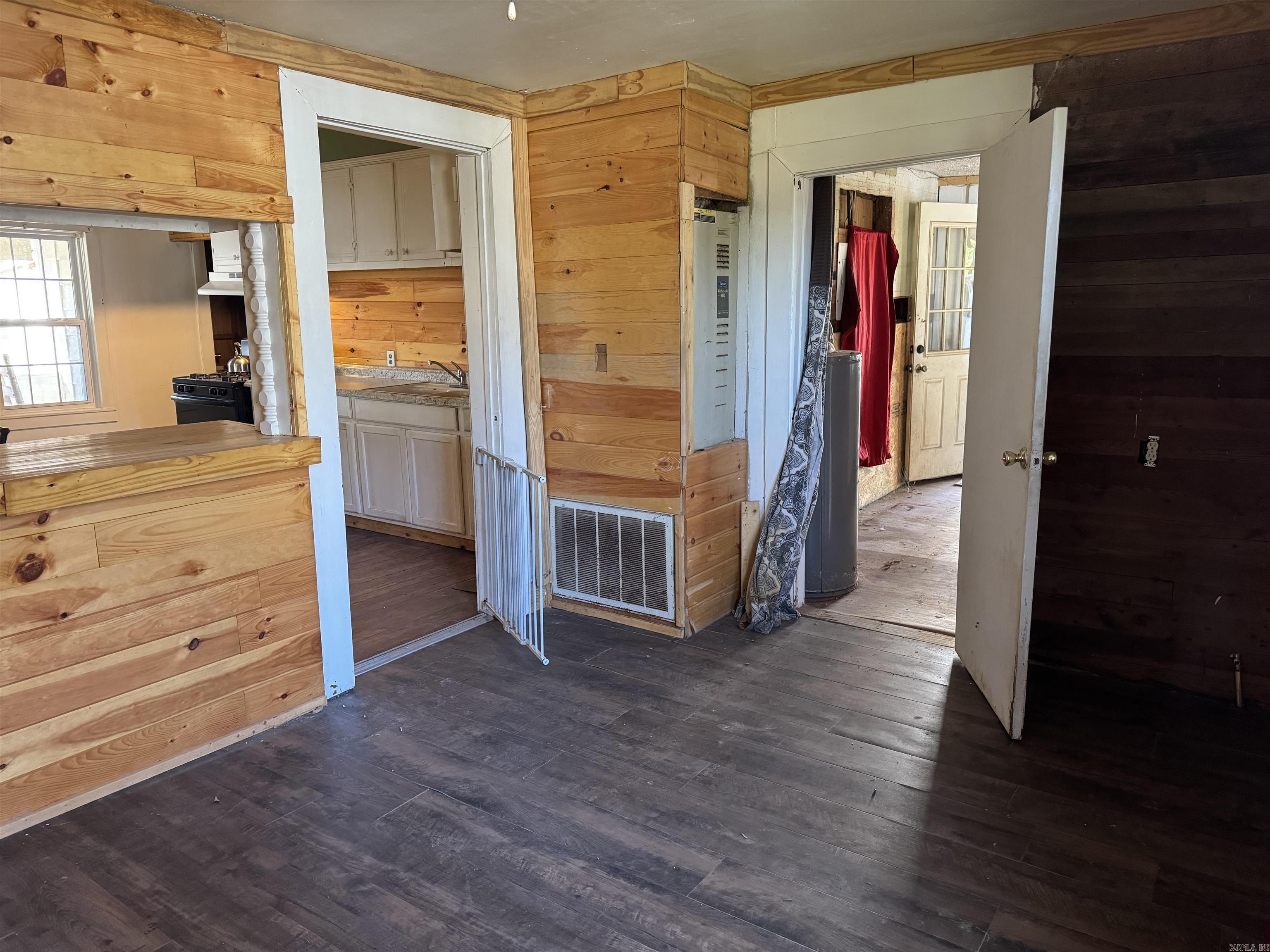 405 N Elm Street Property Photo 10