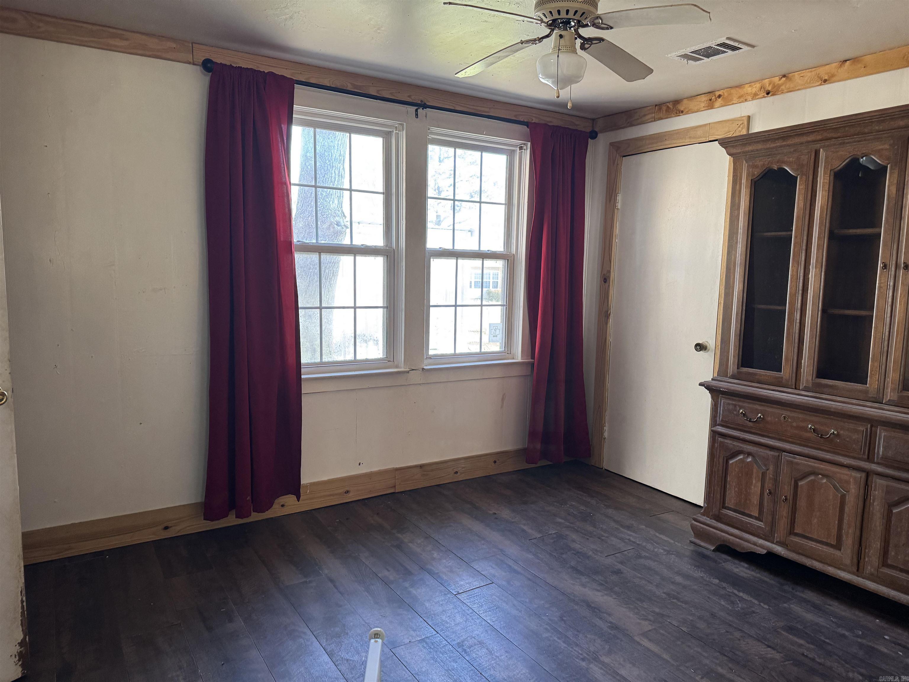 405 N Elm Street Property Photo 13