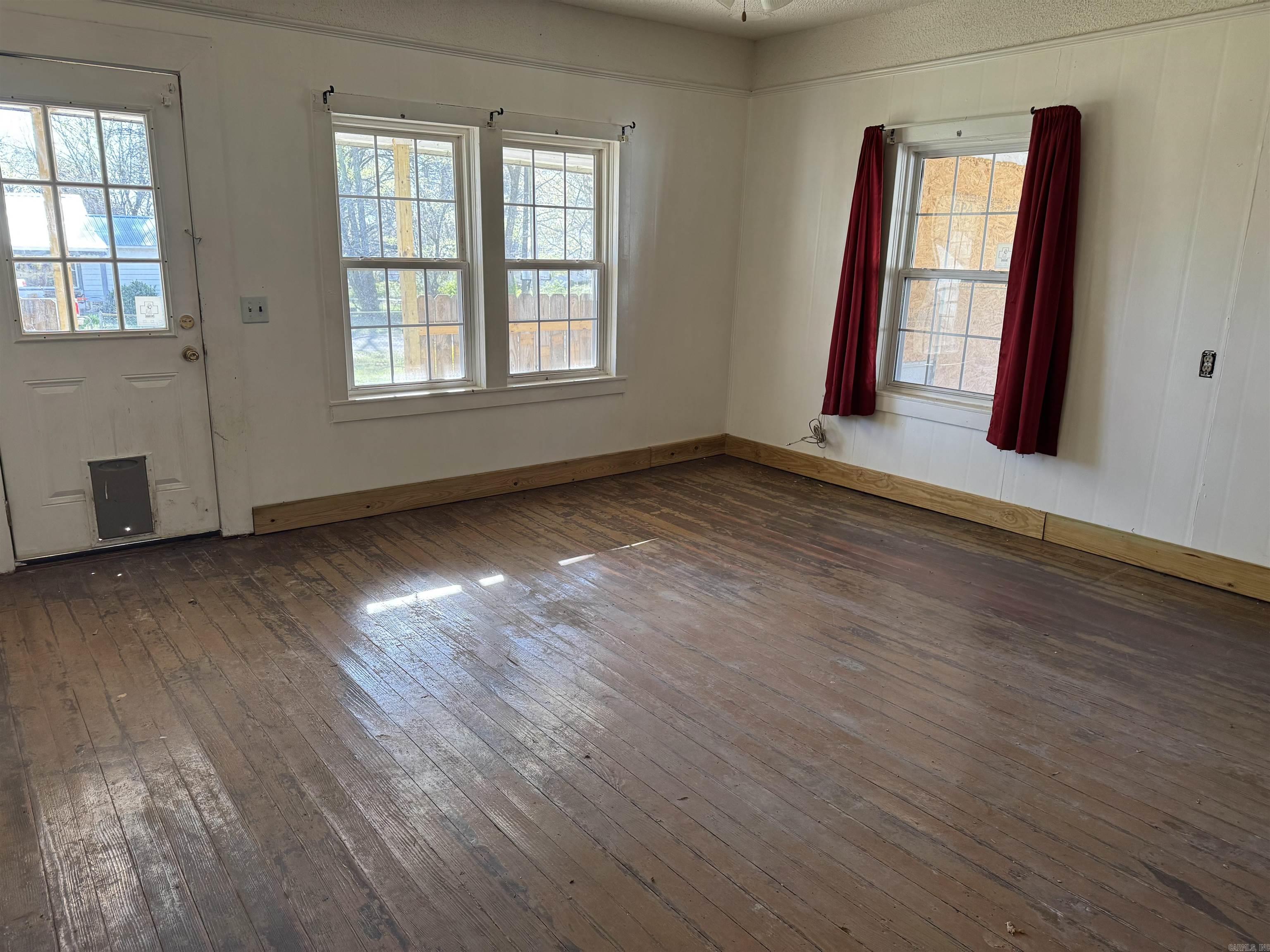 405 N Elm Street Property Photo 16