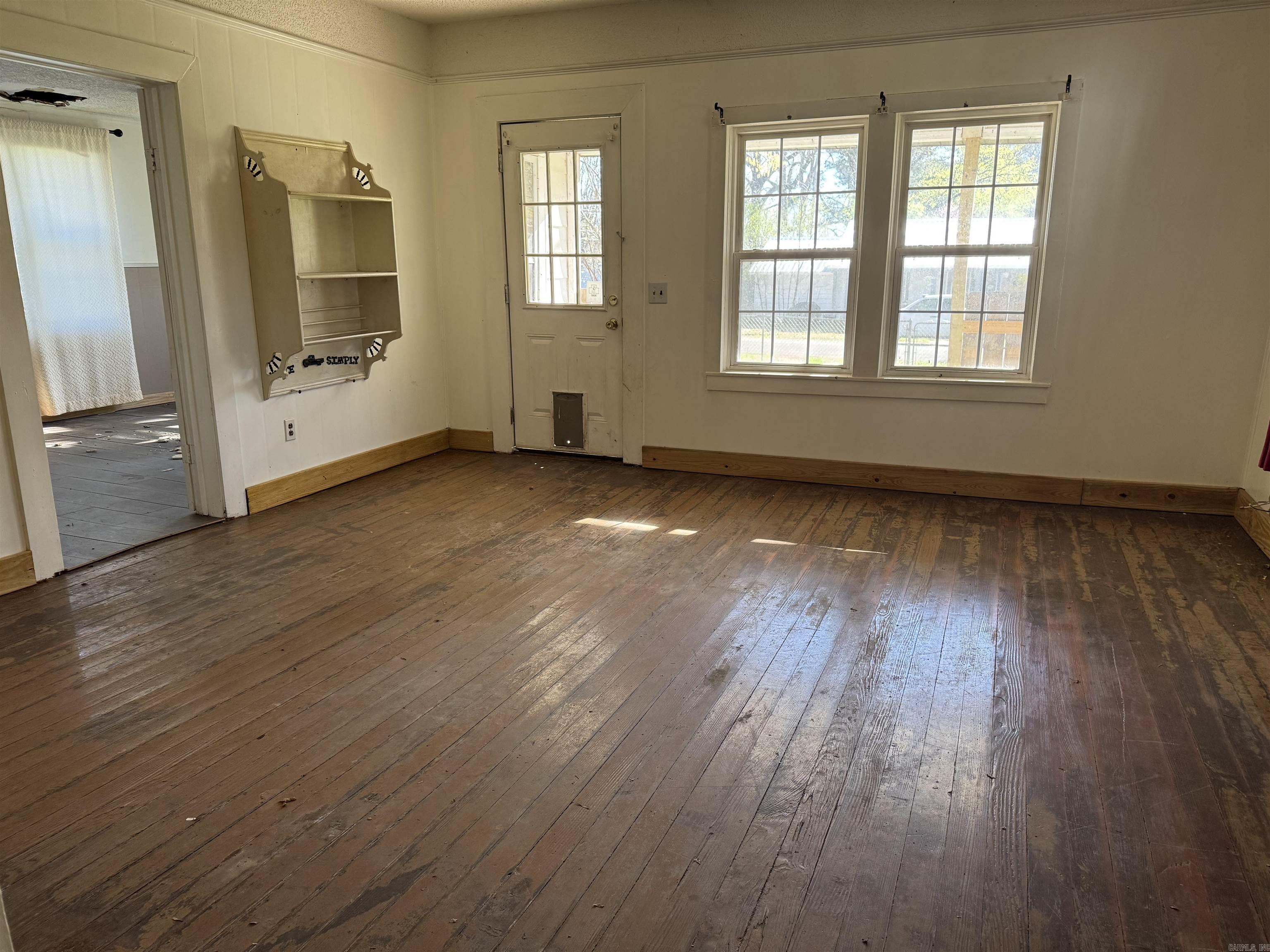 405 N Elm Street Property Photo 17