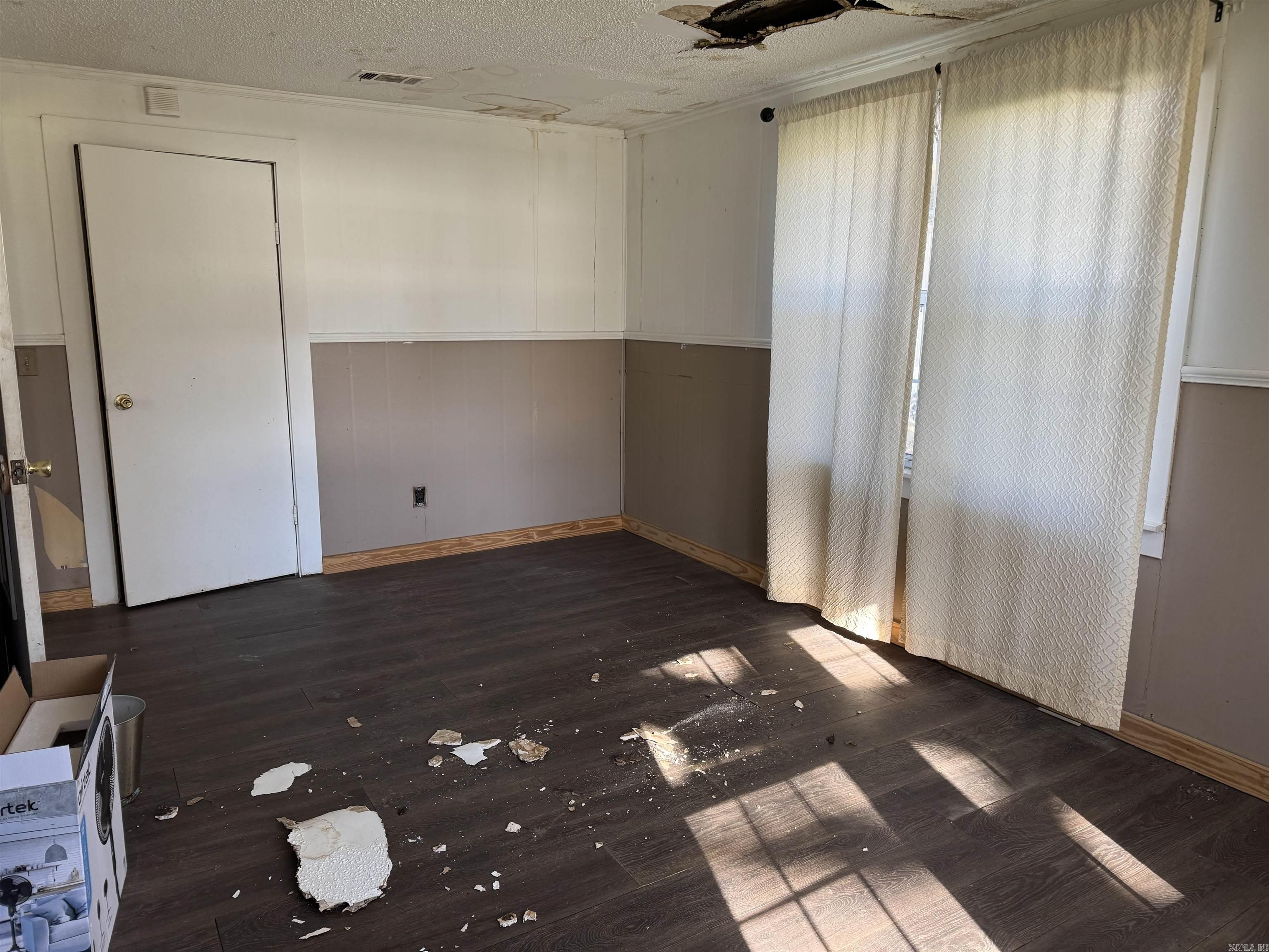 405 N Elm Street Property Photo 18