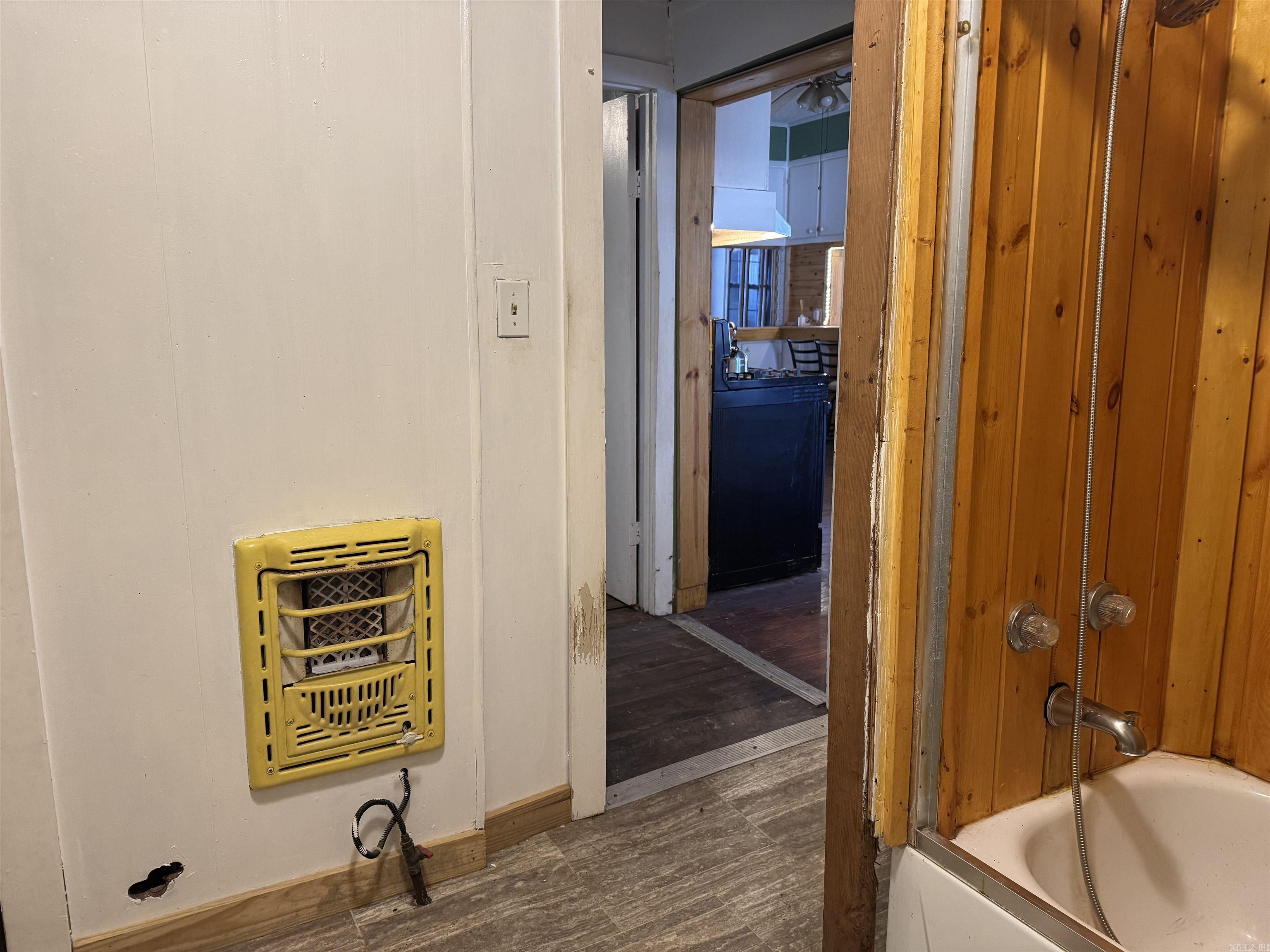 405 N Elm Street Property Photo 21