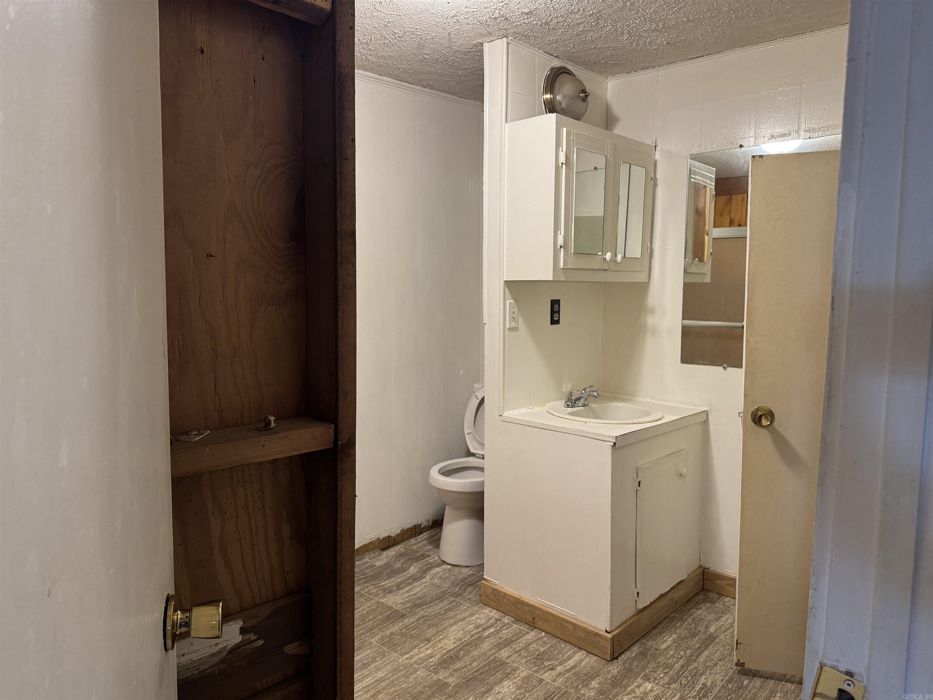 405 N Elm Street Property Photo 23