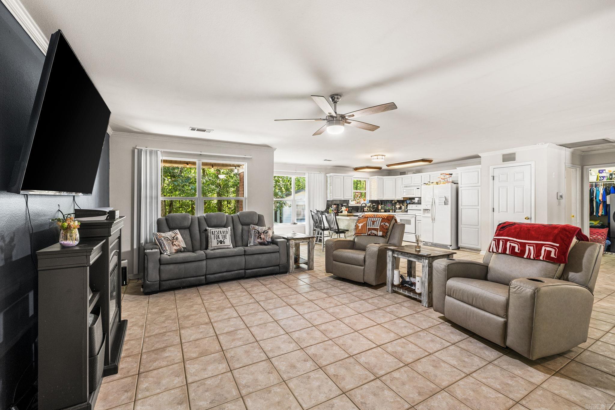 10823 Wyllia Road Property Photo 8