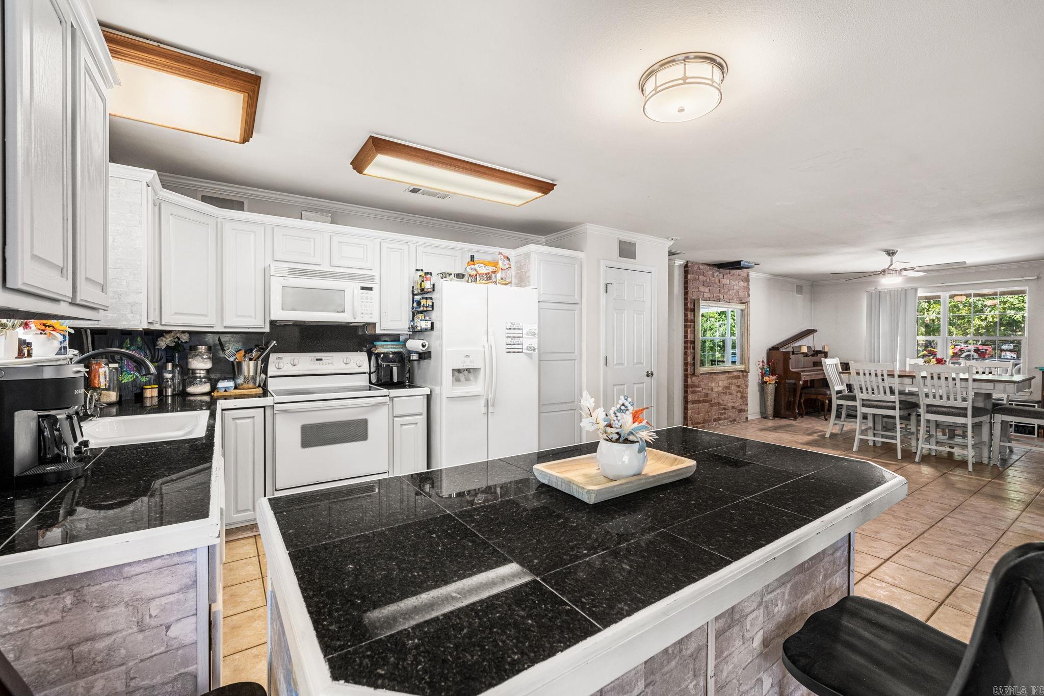 10823 Wyllia Road Property Photo 12