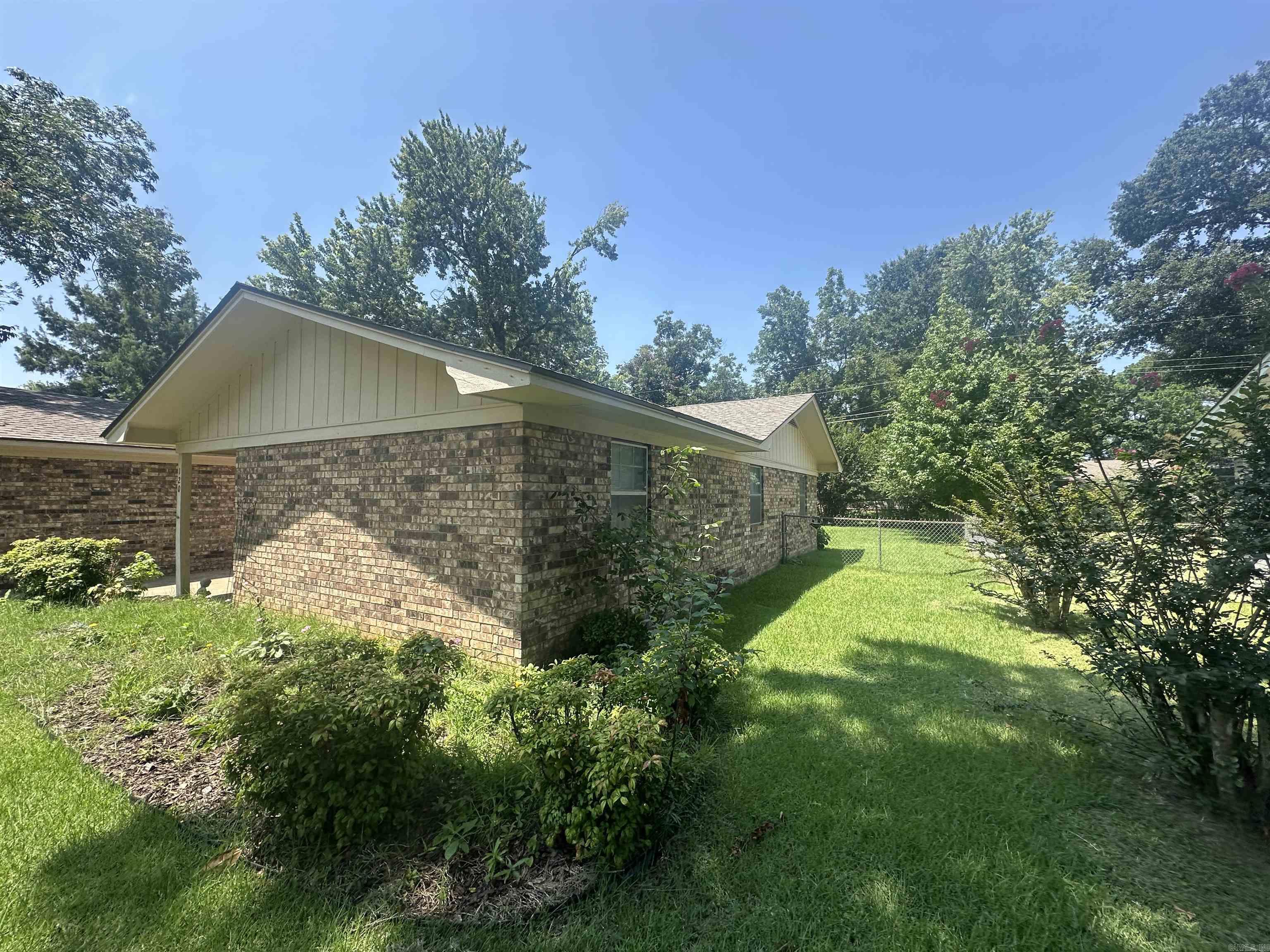 120 Apache Drive Property Photo 3
