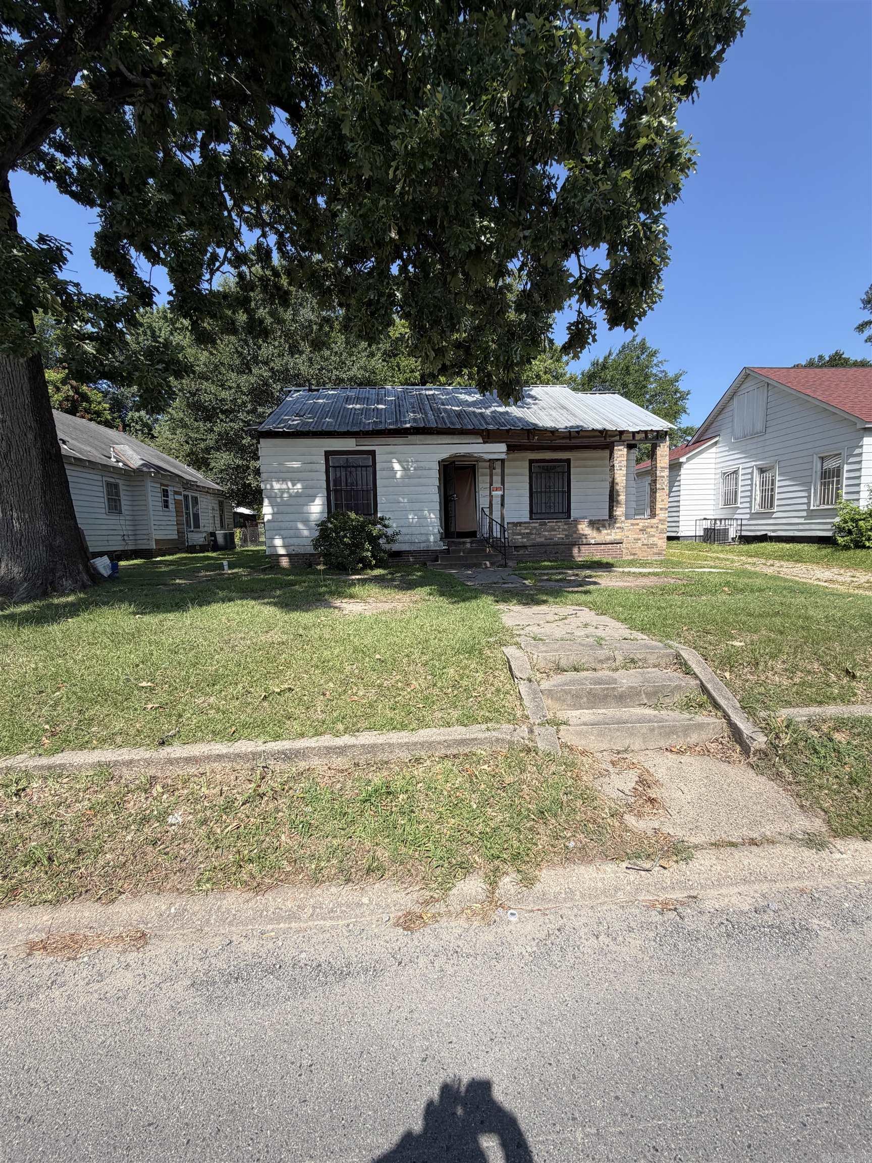 1926 S Olive Street Property Photo 3
