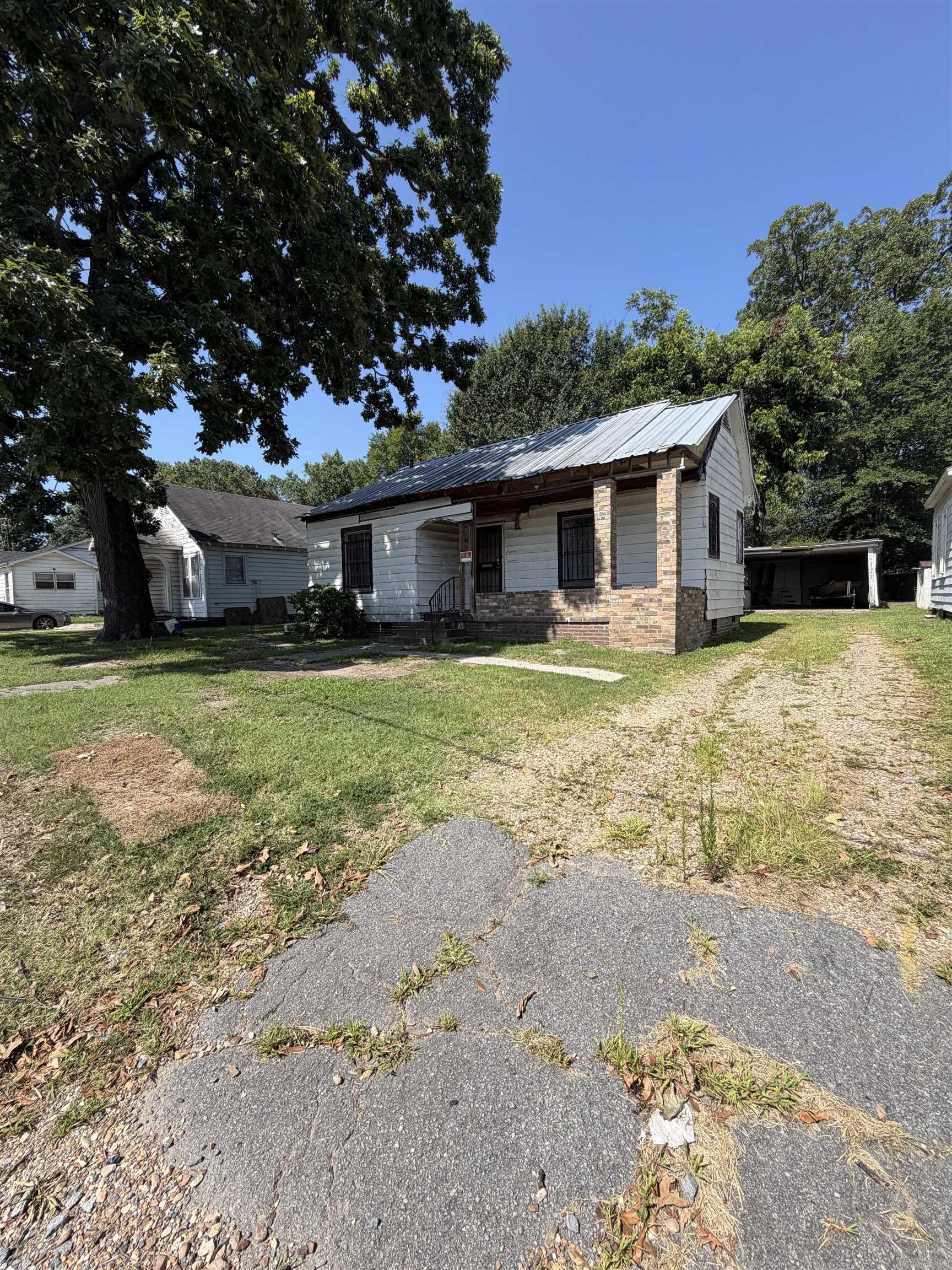 1926 S Olive Street Property Photo 4