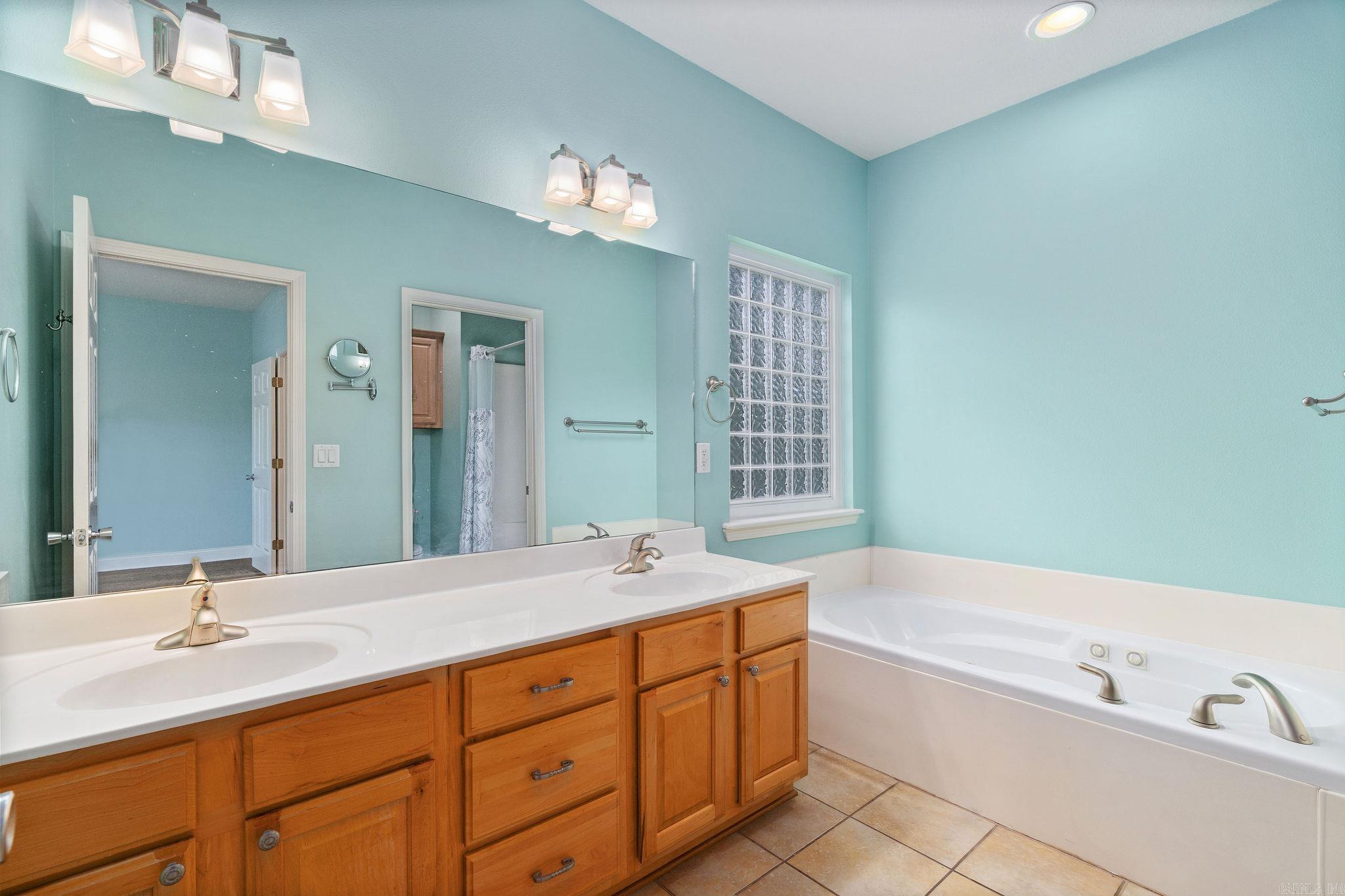 153 Shady Woods Court Property Photo 16