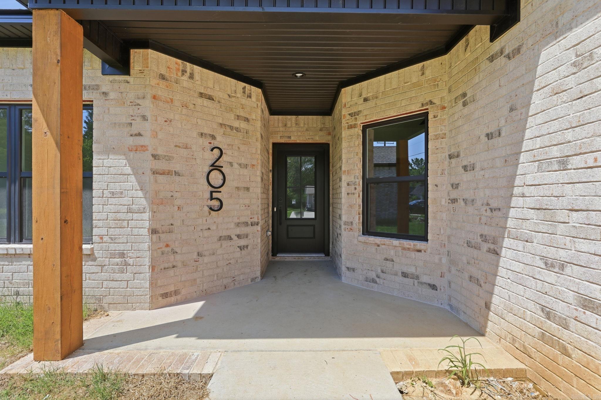 205 E Florida Street Property Photo 6